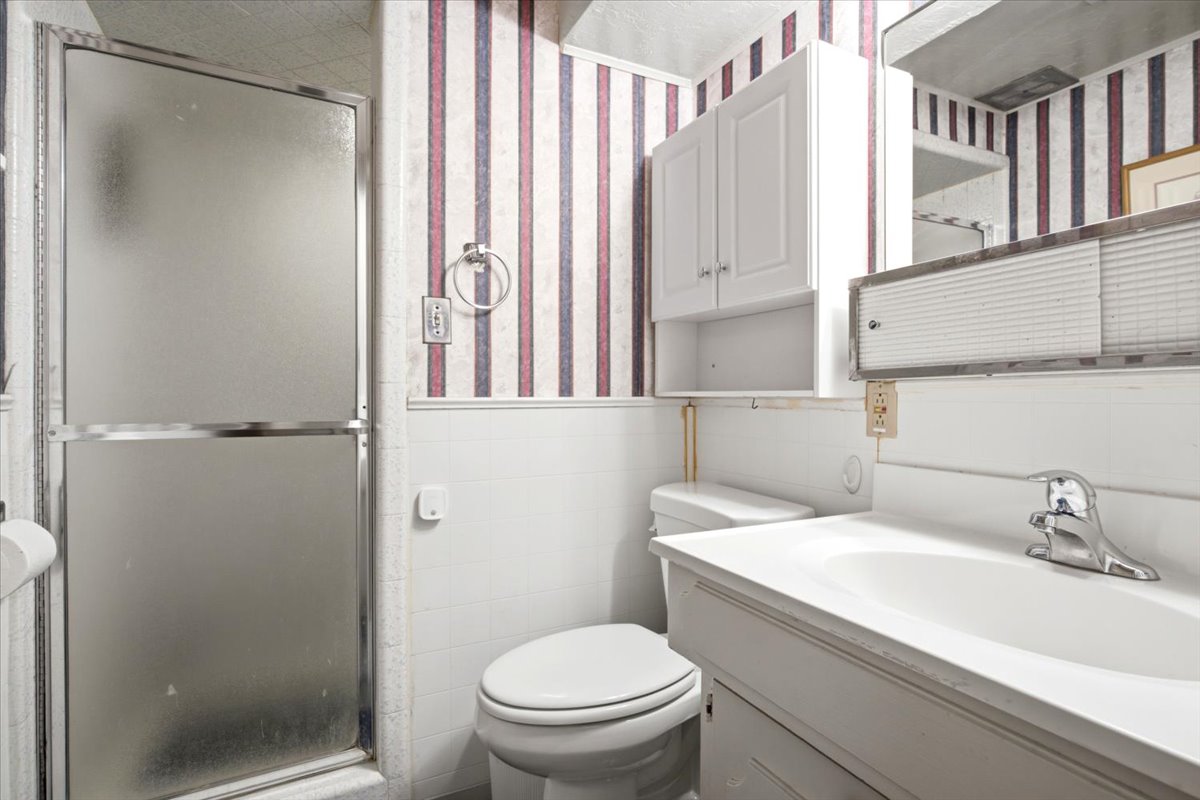 Three-quarter Bath