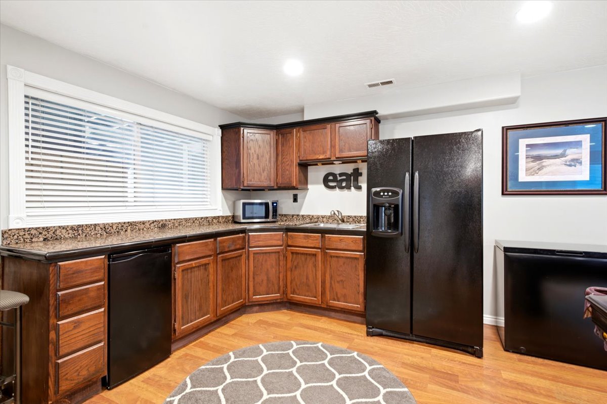 Basement kitchenette with ample counterspace