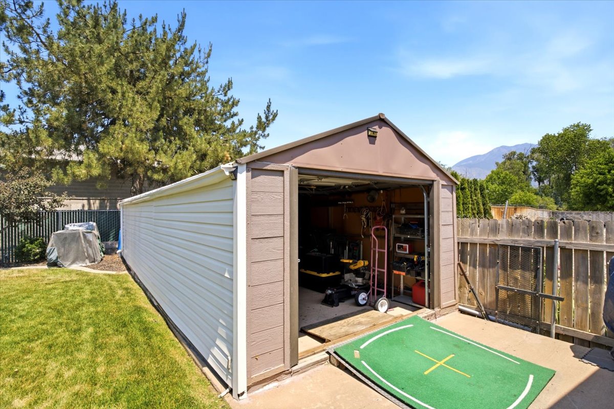 Shed/workshop with power (fit your ATV!)
