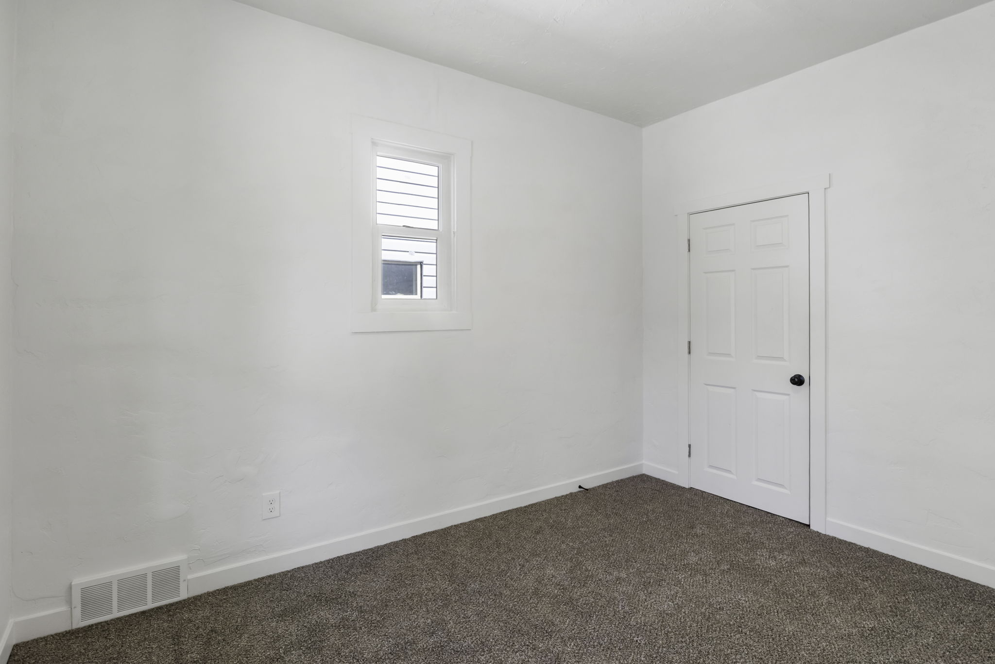 Neutral-toned wall paint and carpeted flooring
