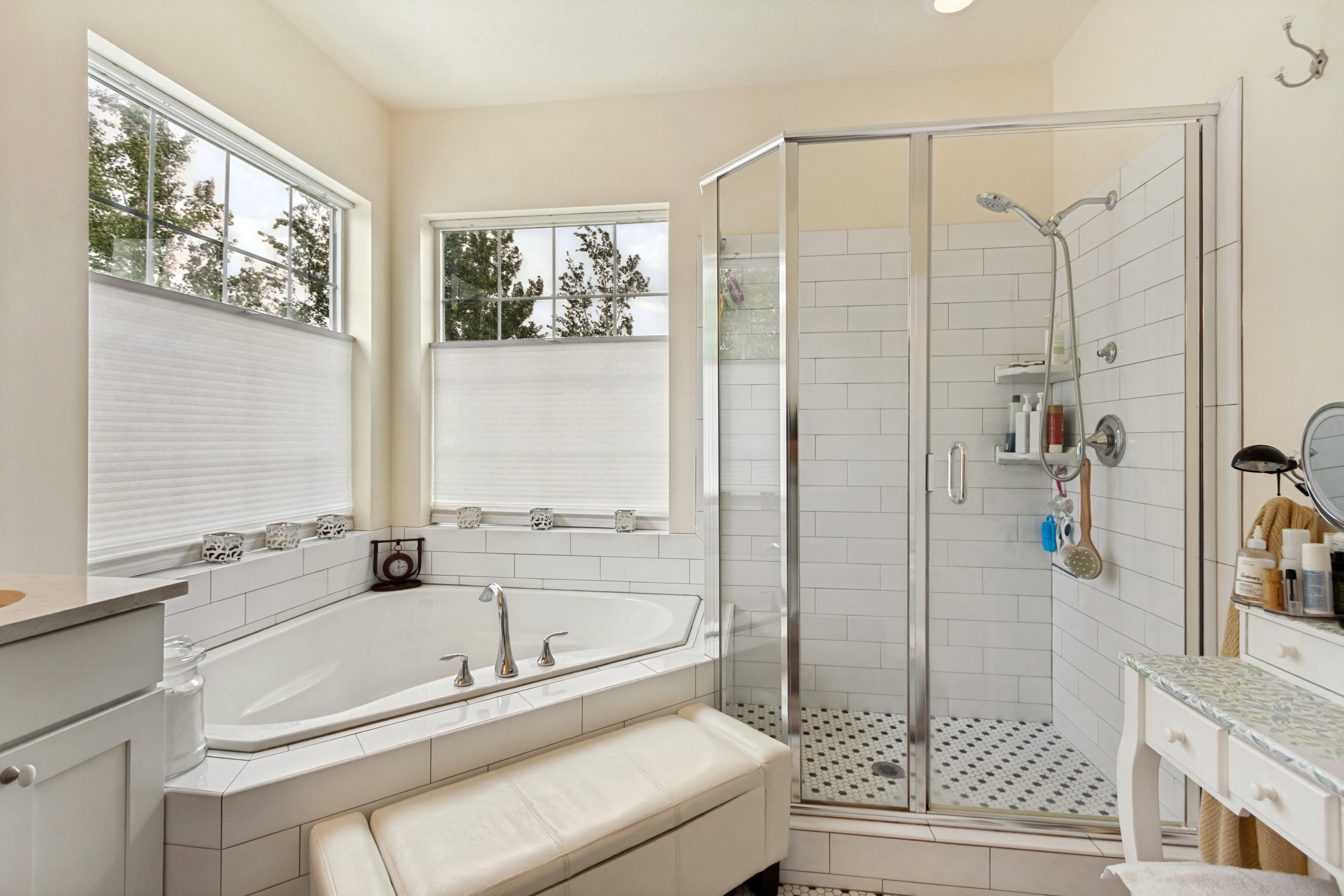 Primary bedroom bathroom