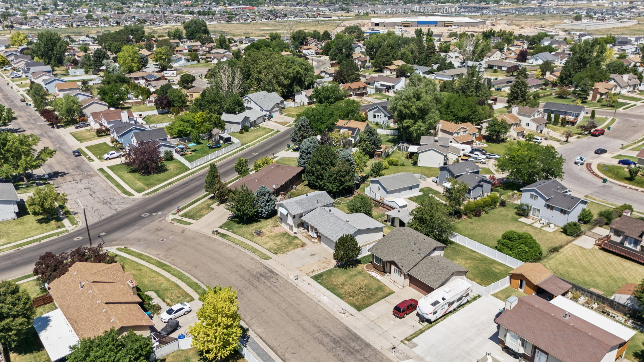 Established neighborhood featuring a varied collection of single-story and multi-story residences