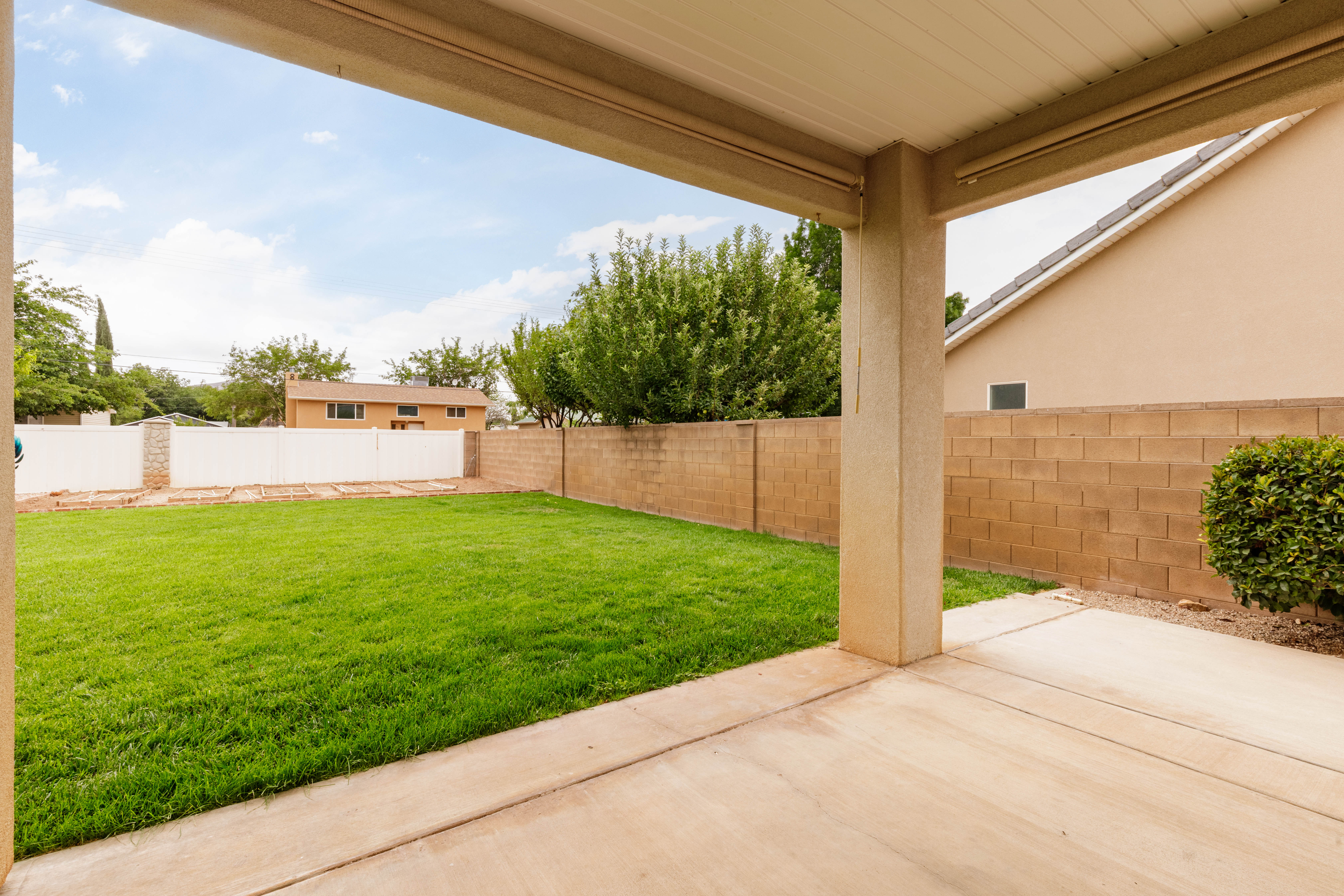 Covered patio with concrete flooring