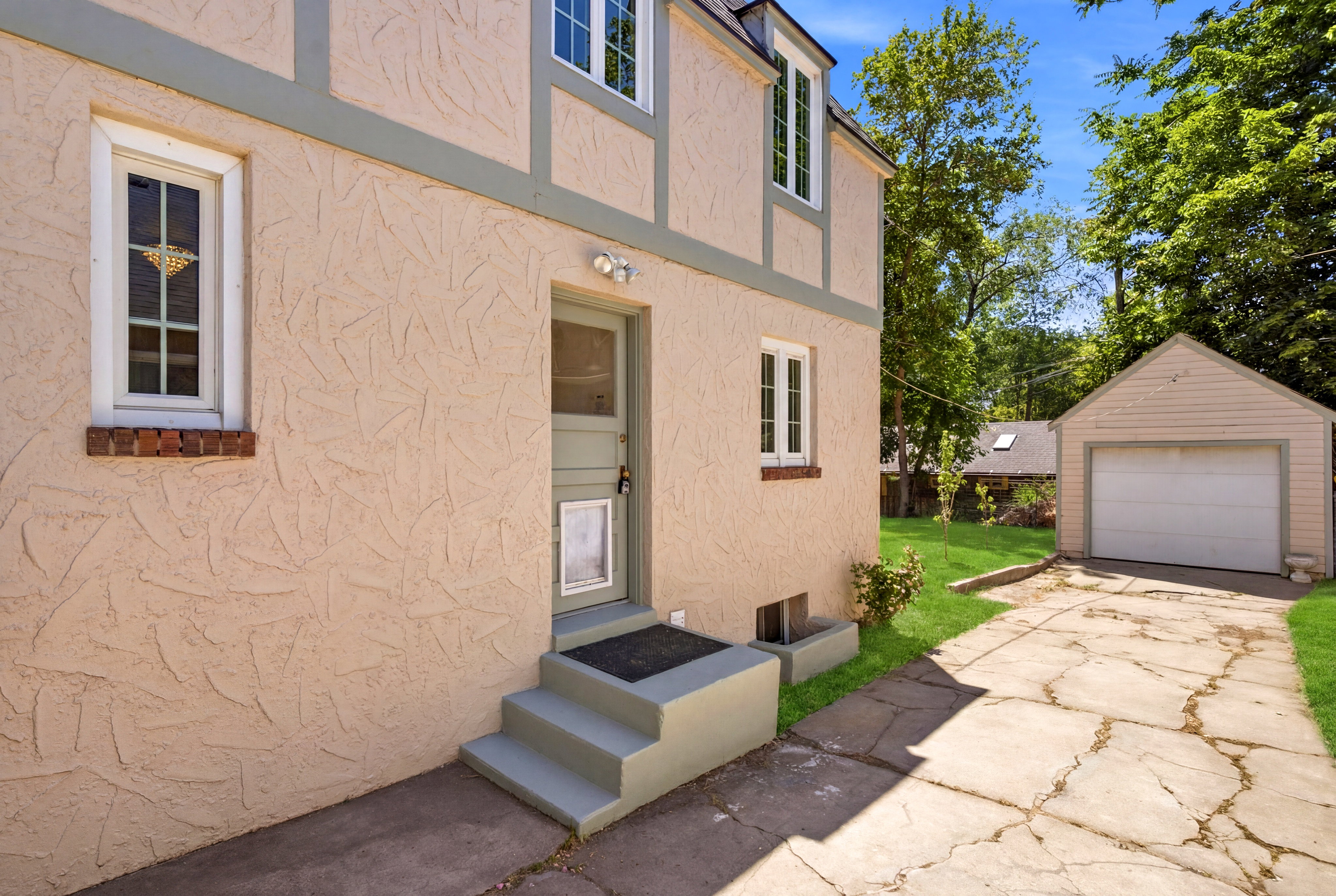 1 car detached garage/storage
