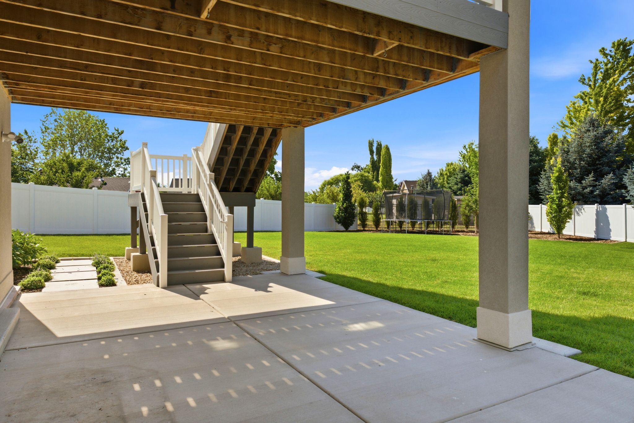 Covered patio with concrete flooring