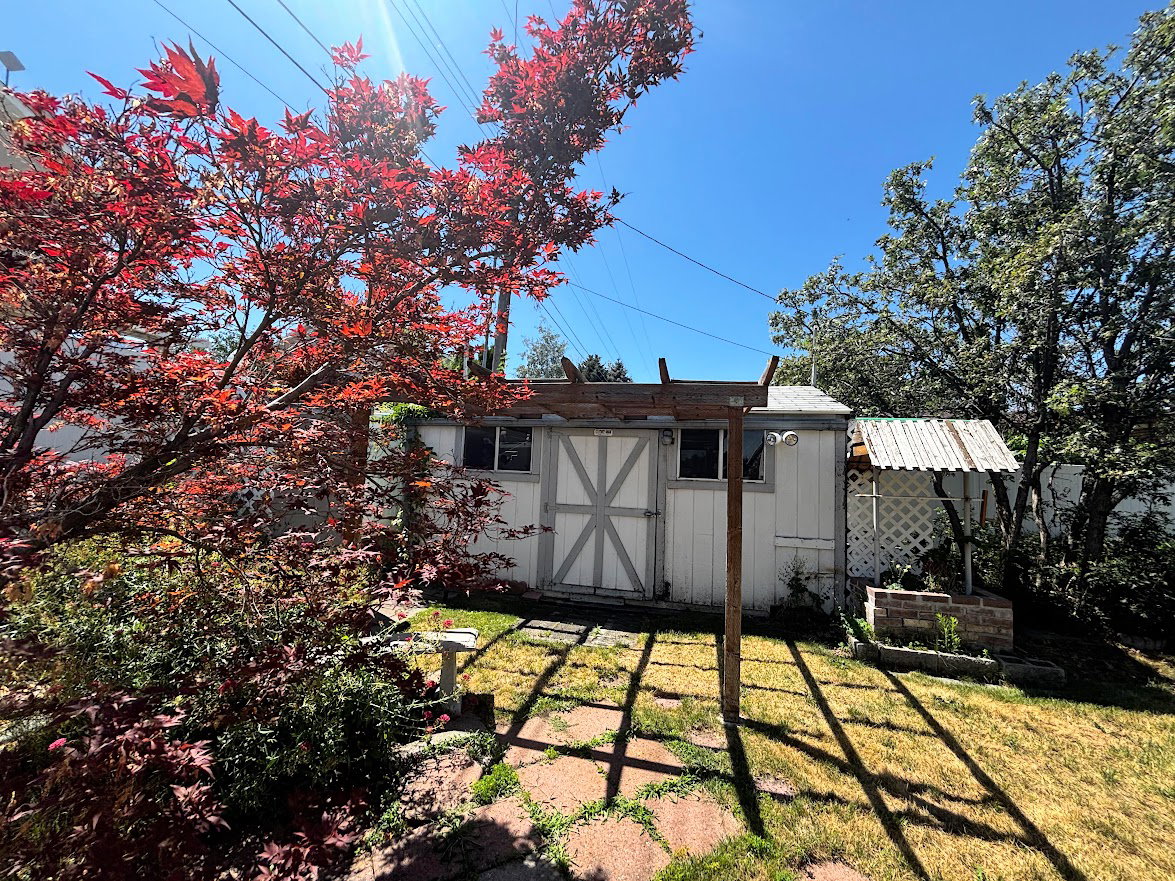 View of the additional workshop/storage shed in the backyard