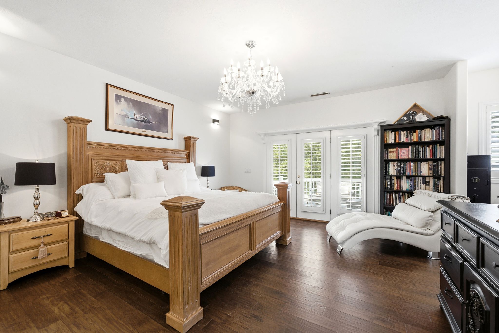 Hardwood-style flooring throughout this room, featuring a built-in bookshelf