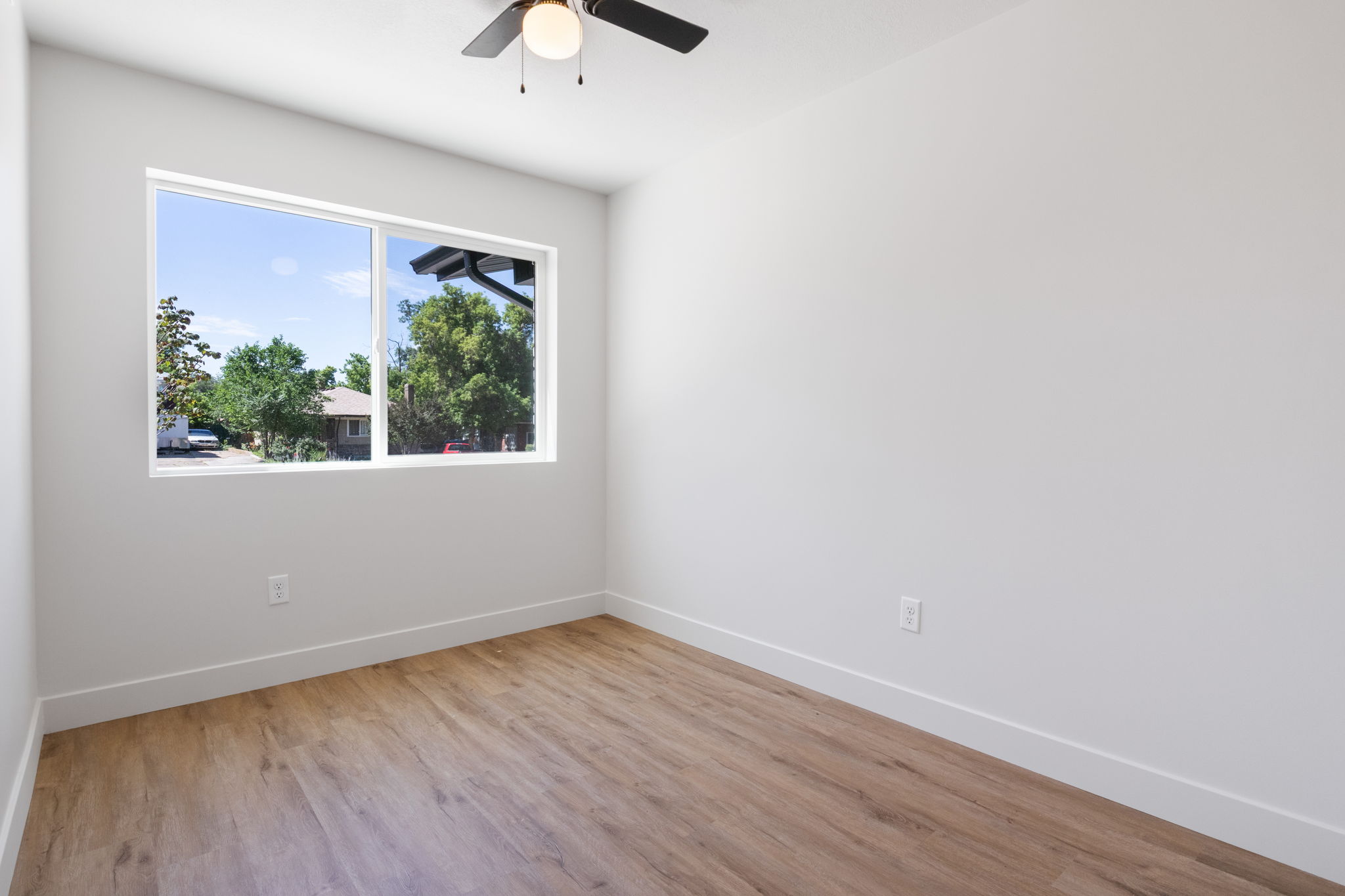Bedroom/den