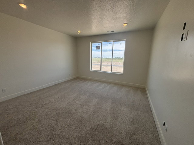 LARGE PRIMARY SUITE!