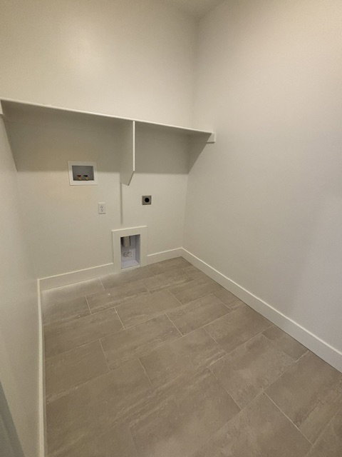 SEPARATE LAUNDRY ROOM!
