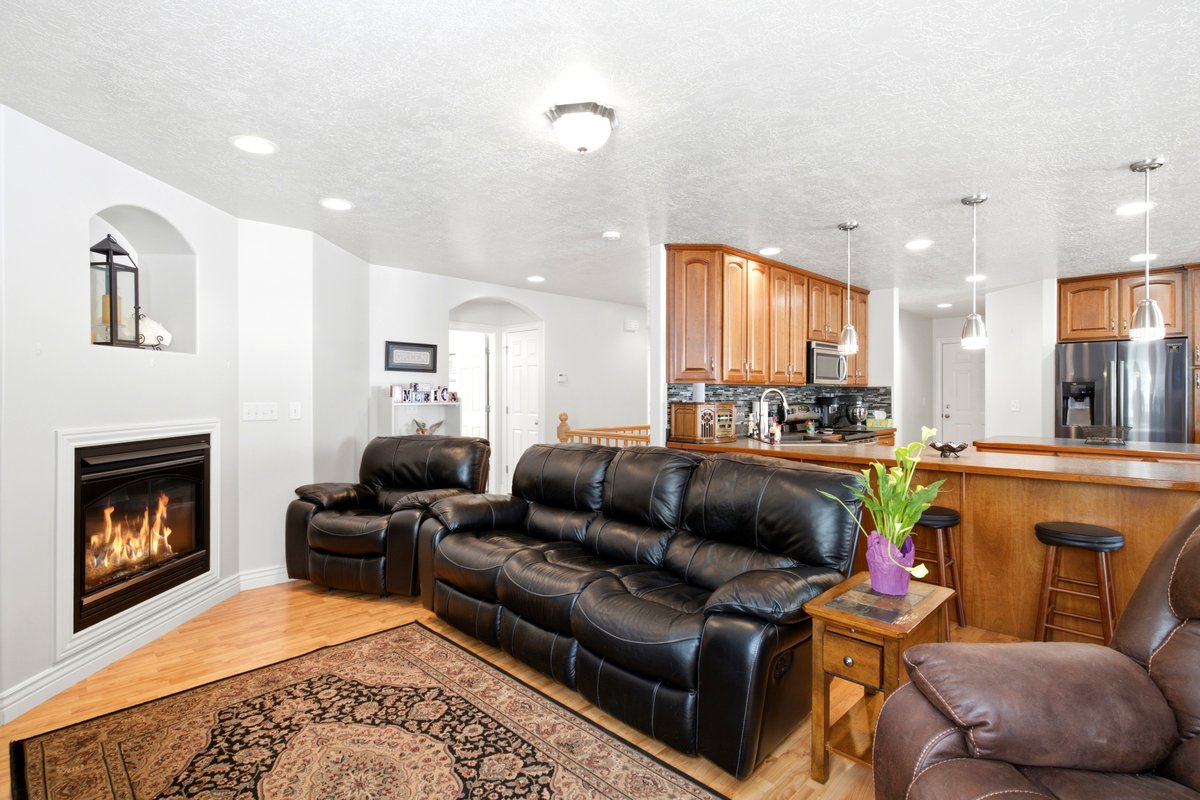 Living area featuring a built-in fireplace with a white surround and arched alcove