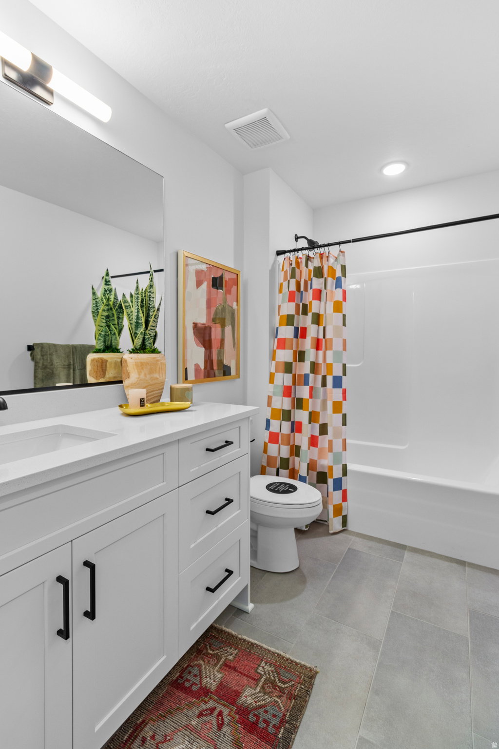 MAIN BATH (PICTURE IS FROM A PREVIOUS HOME...COLORS AND FINISHES MAY BE DIFFERENT)