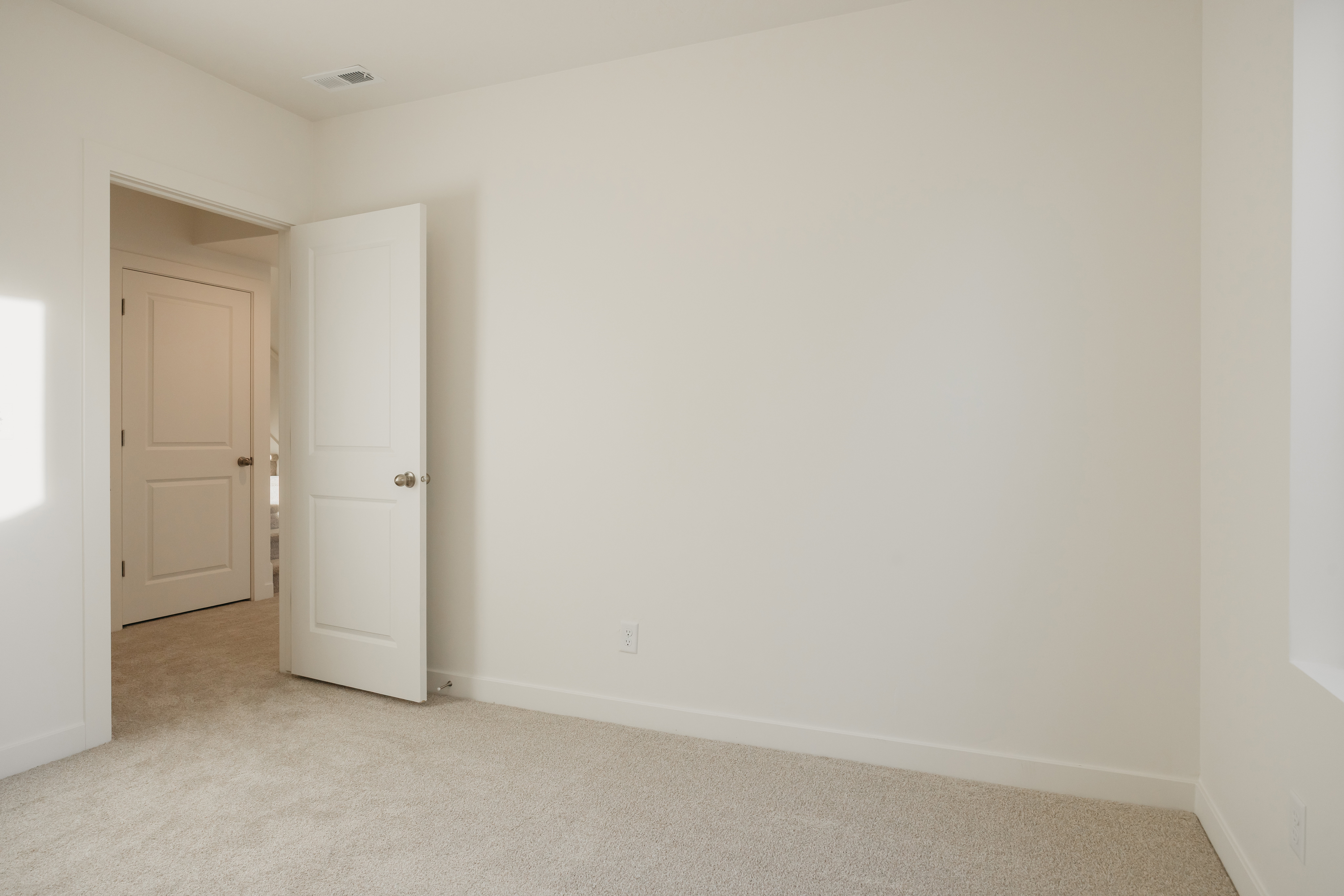 Neutral-toned wall finishes