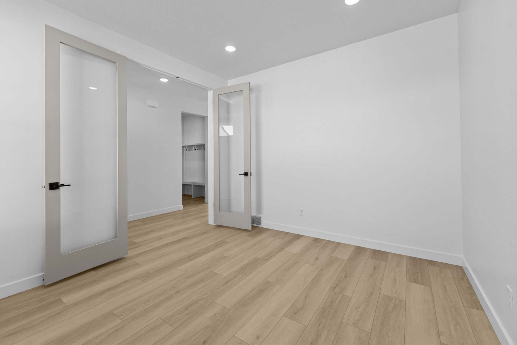 Picture of another home with the same floorplan. Design selections may differ.
