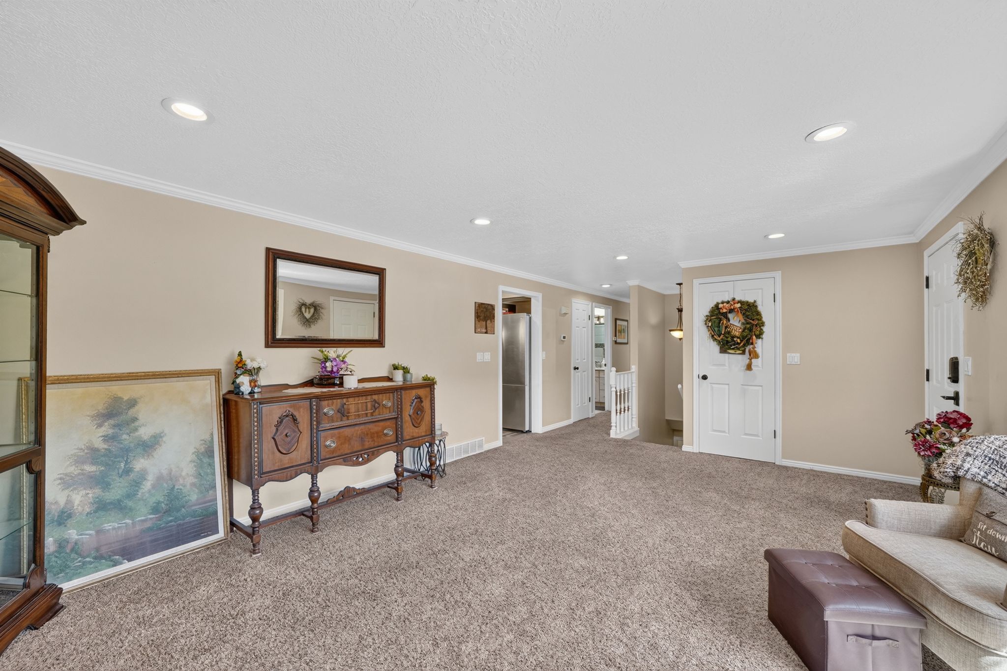Wall-to-wall carpeting and neutral wall tones