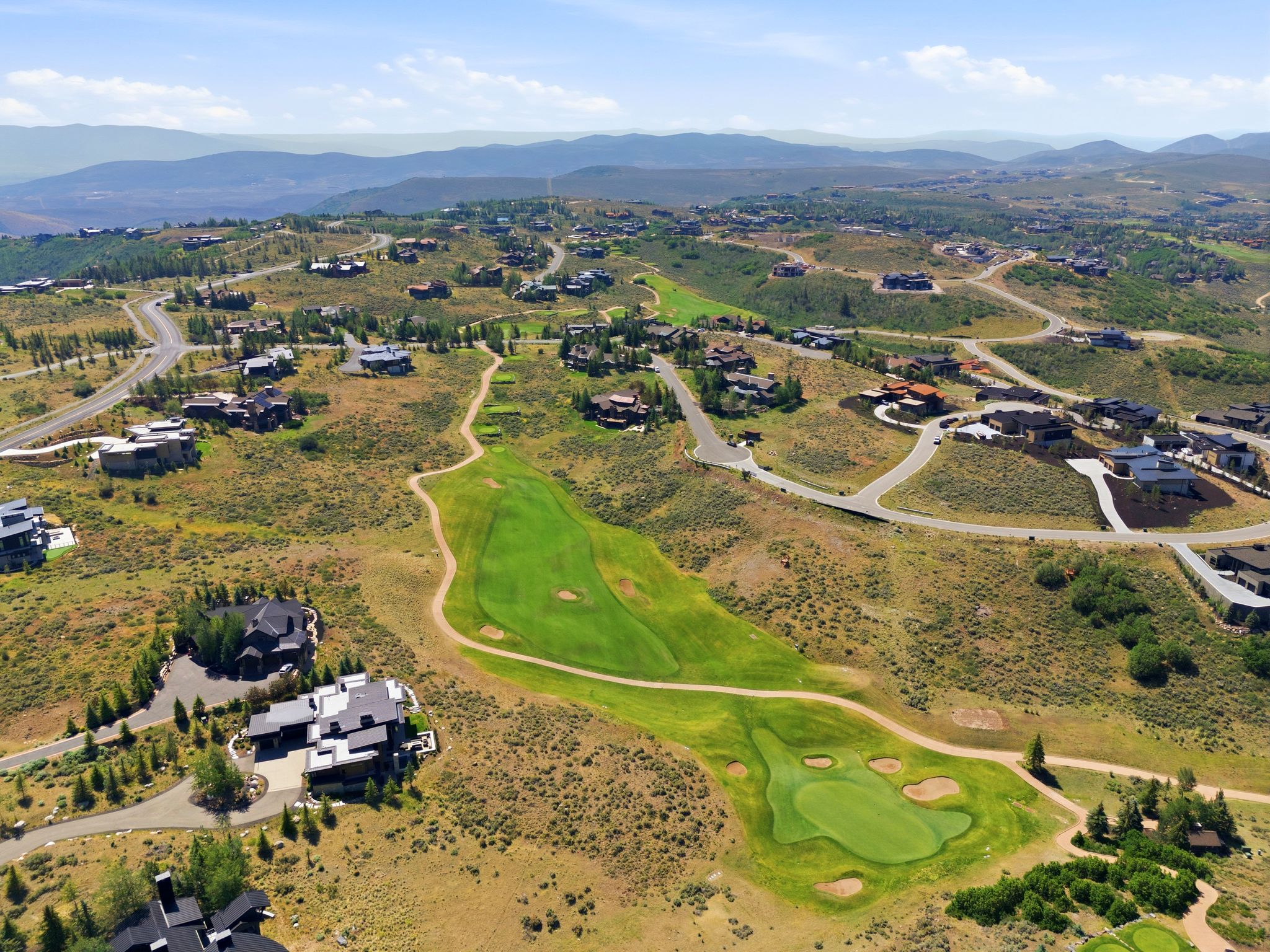 Expansive golf course community featuring multiple fairways and greens