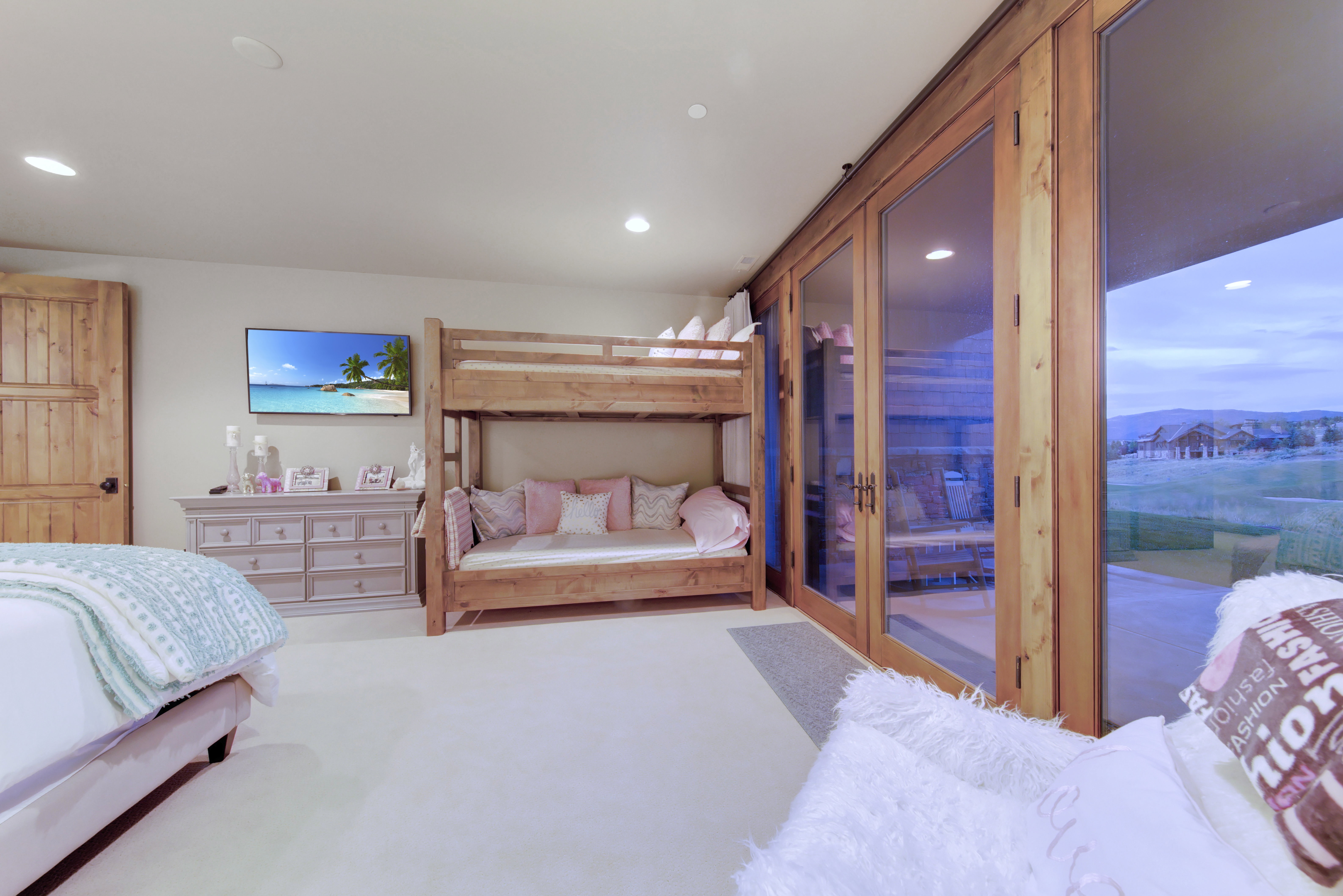 Spacious room featuring light-colored walls and recessed lighting