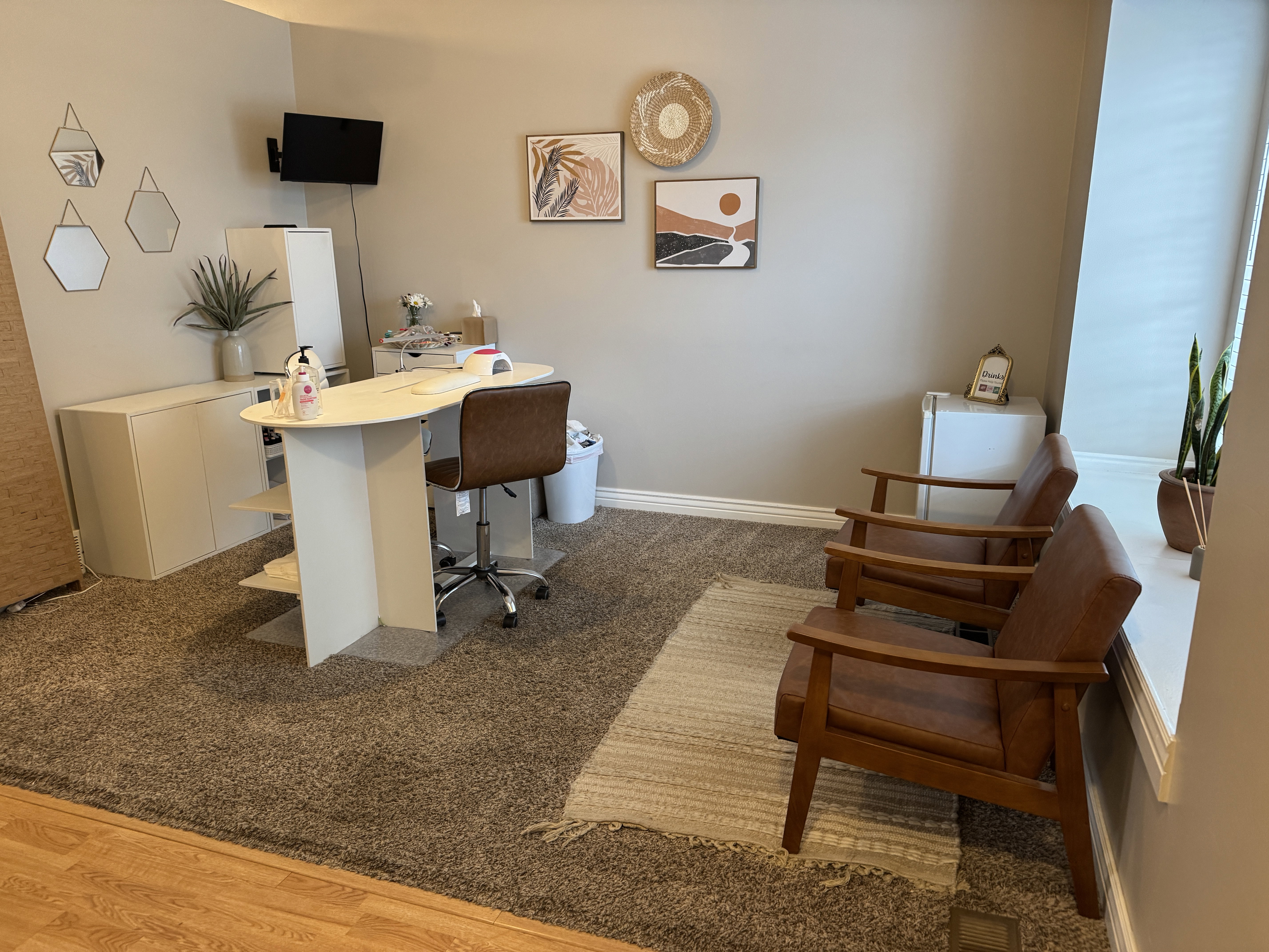 Carpeted room with a wall-mounted television and light-toned walls