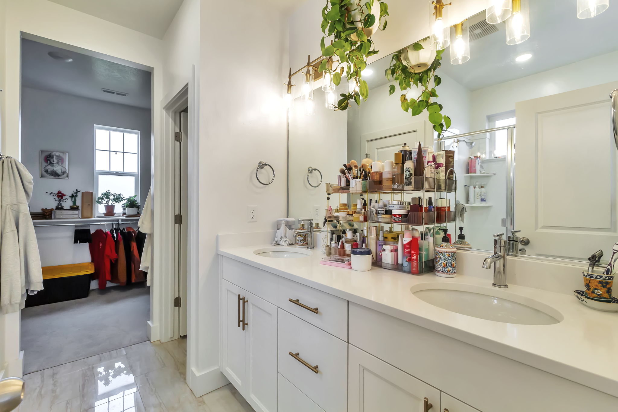 Primary bedroom ensuite bathroom