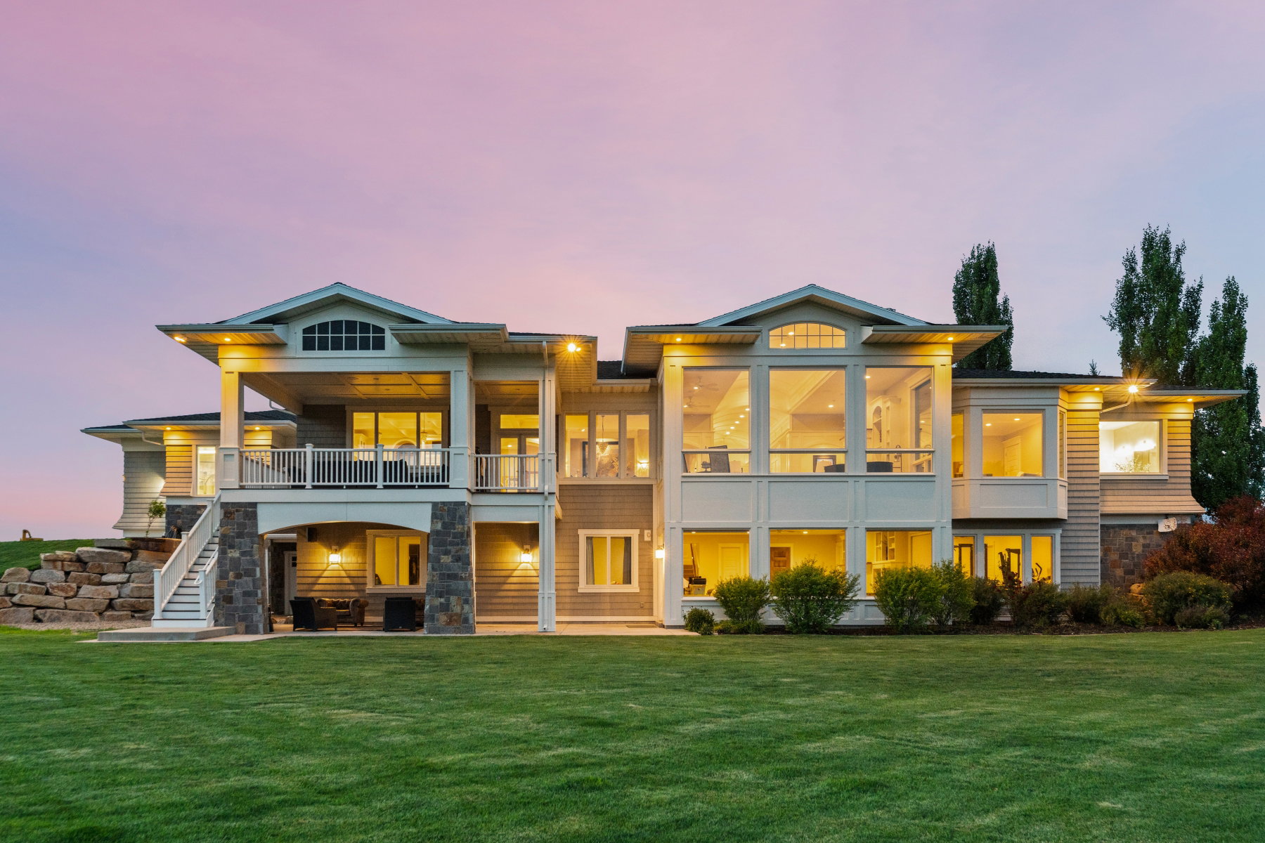 Contemporary-style exterior with an expansive lawn