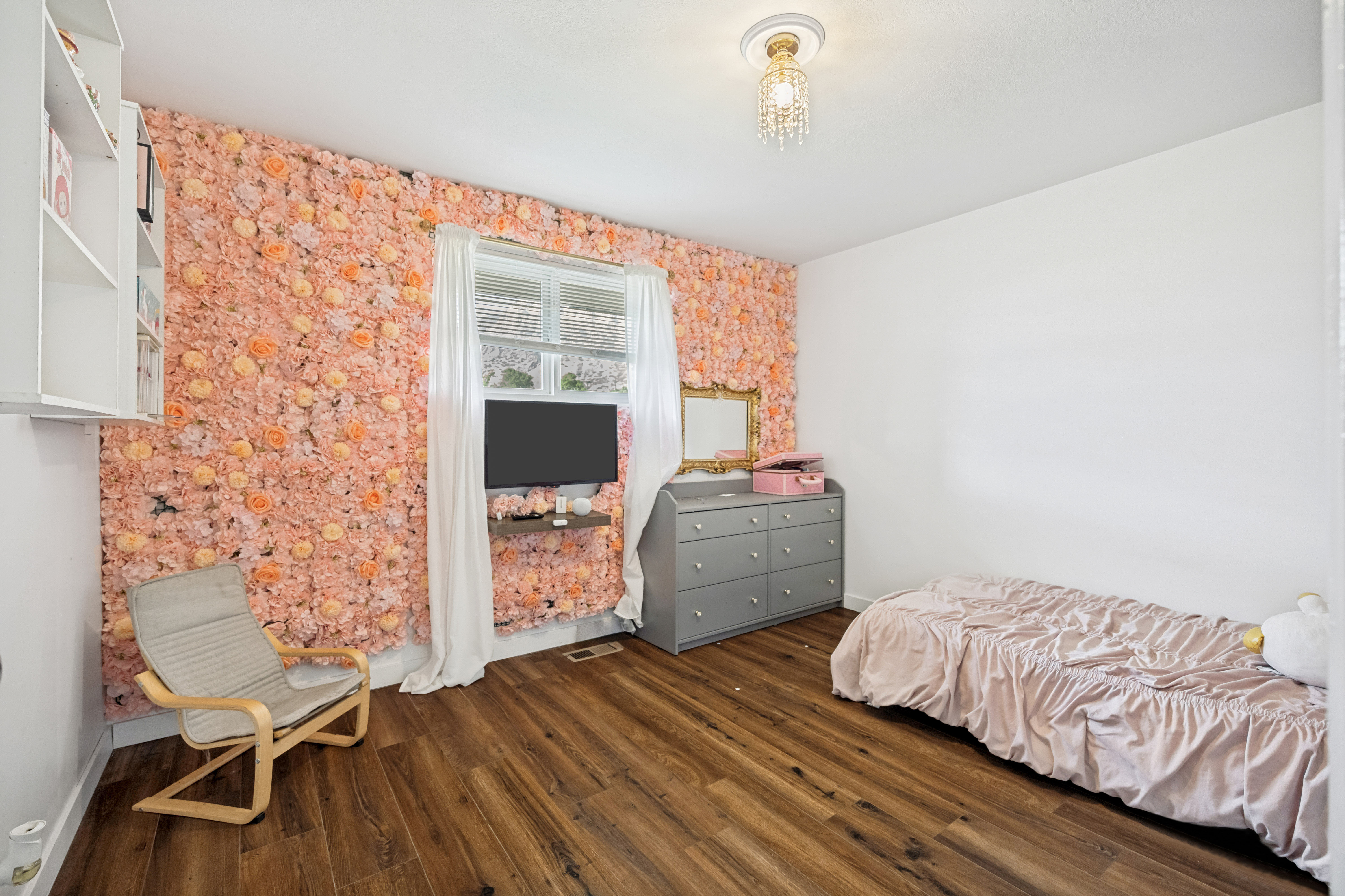 Accent wall featuring floral detailing