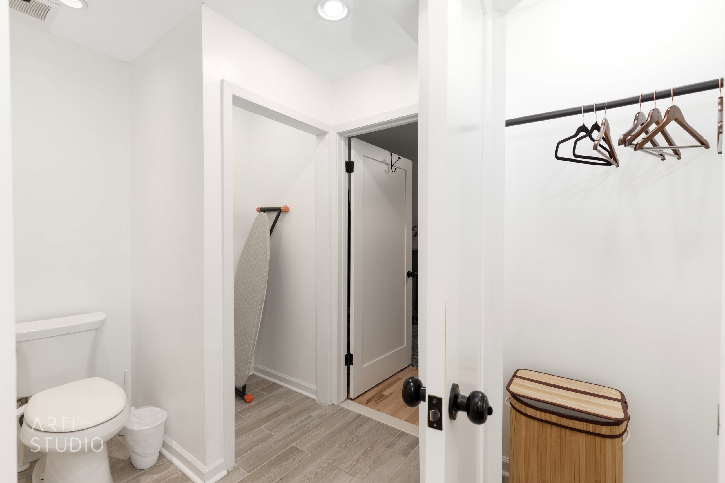 Full bathroom featuring a white toilet, recessed lighting, and wood-finish tile flooring