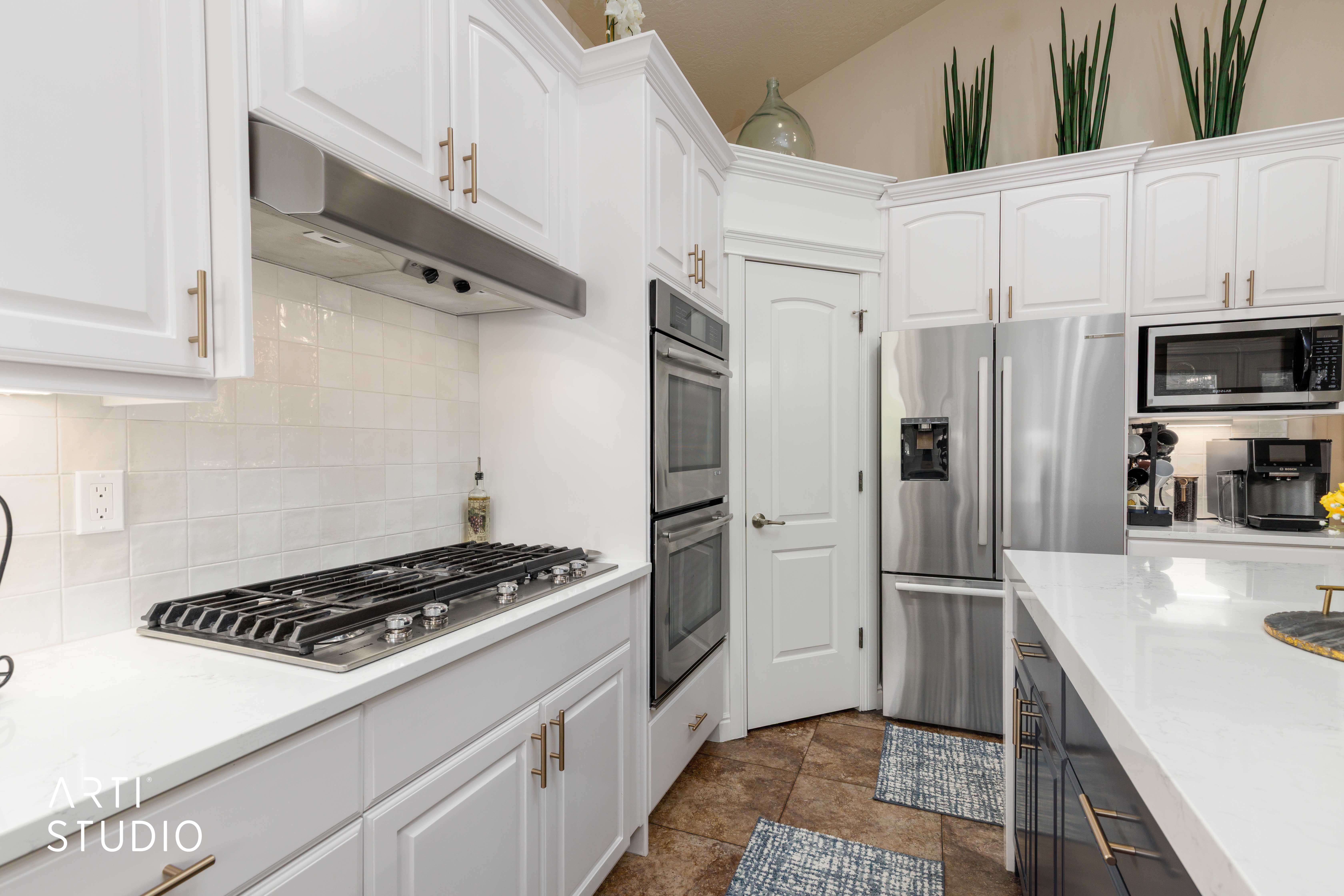 5 burner gas cooktop stove, Built in Jenn Air double convection ovens