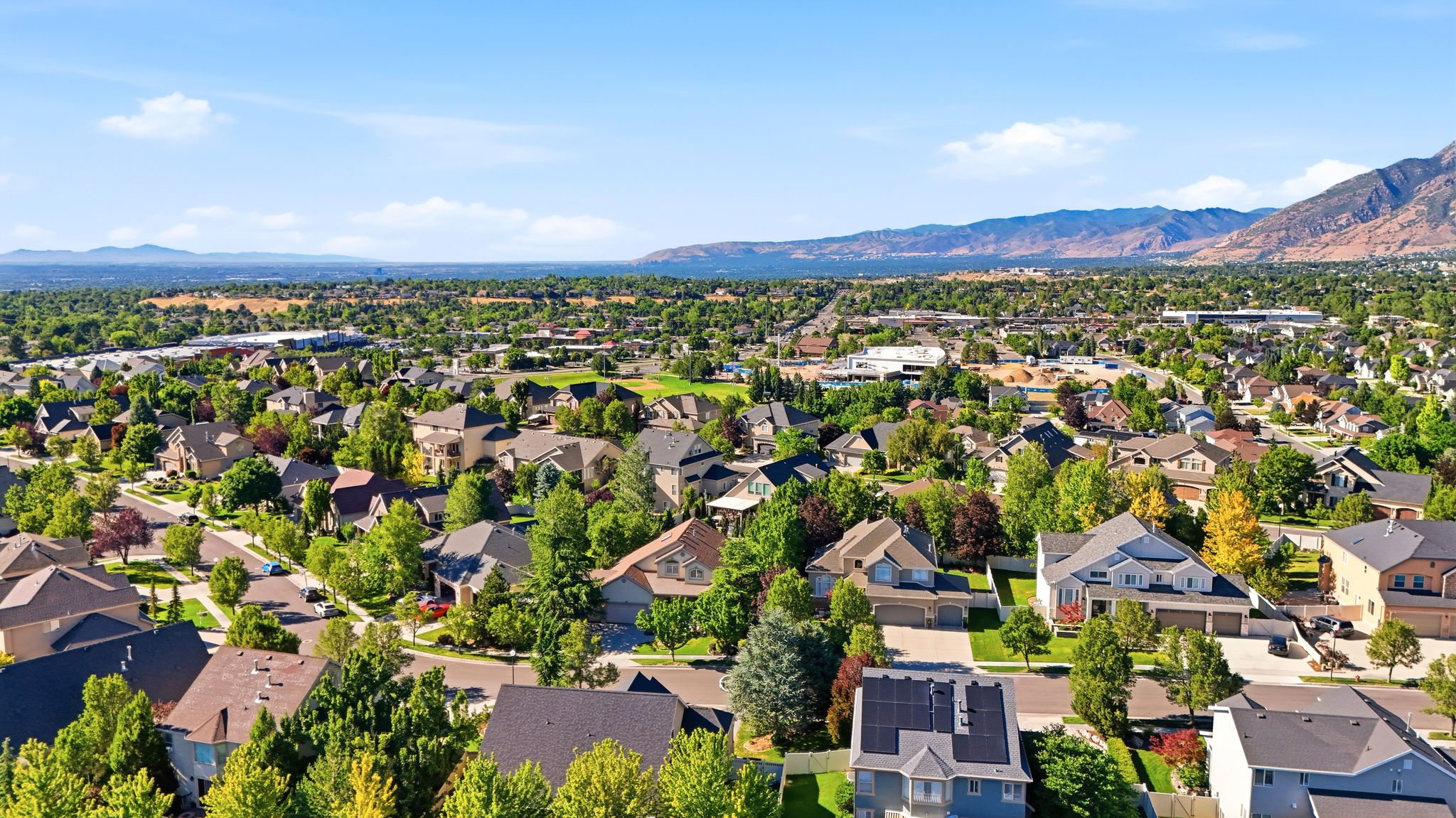 Expansive neighborhood featuring numerous residential properties and abundant mature trees