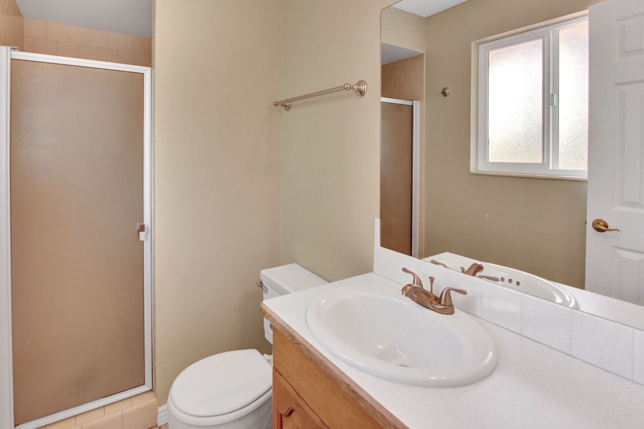 Ensuite bath on main floor. One of two ensuite in home.