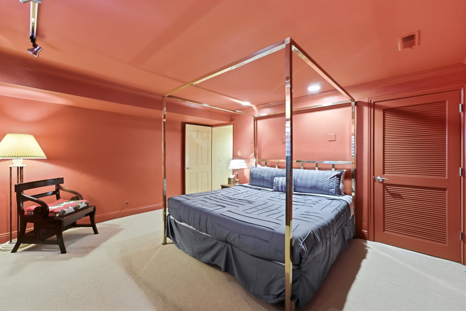 Wall-to-wall carpeting in a neutral tone