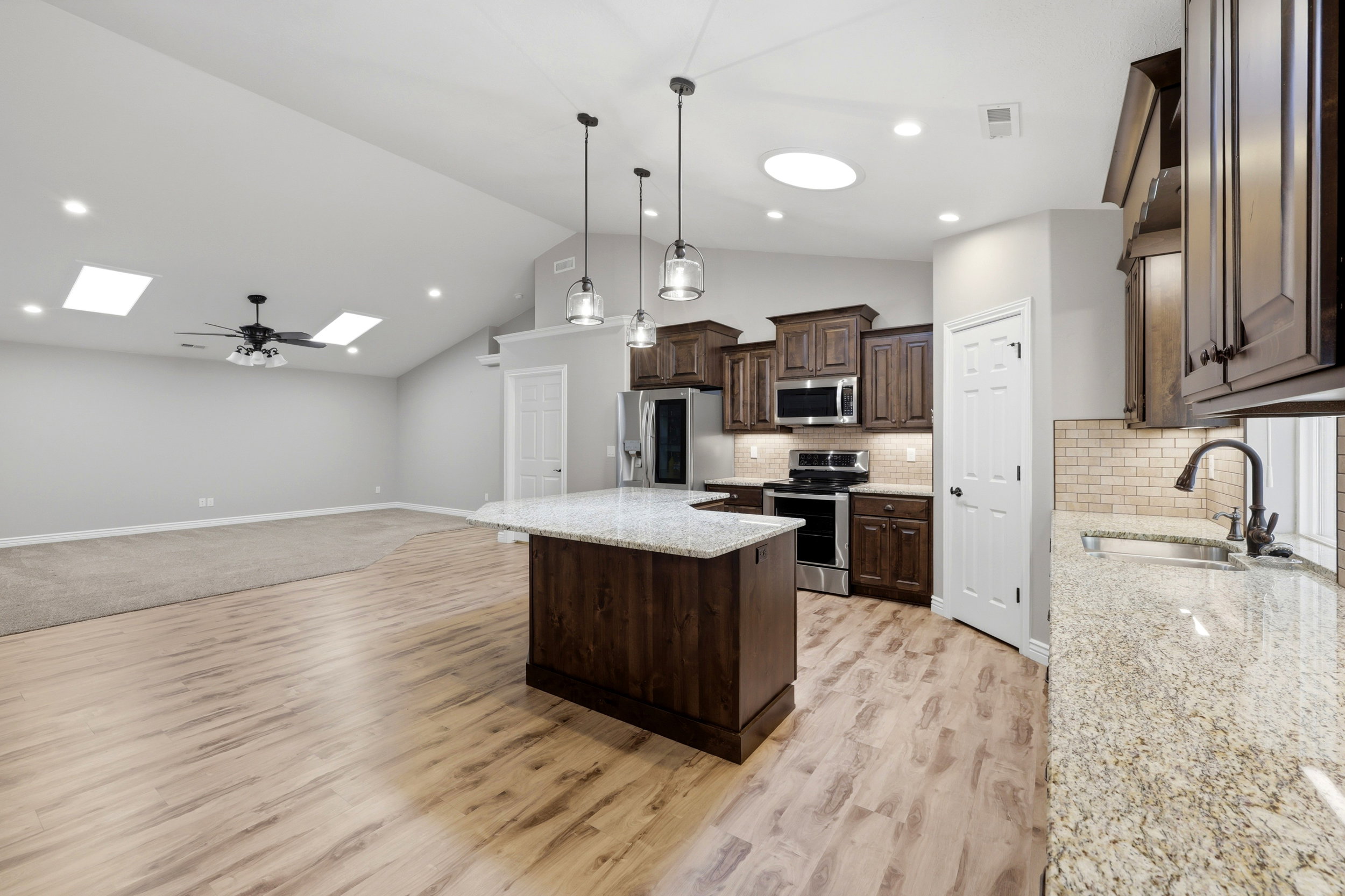 Spacious open kitchen area w/granite counters