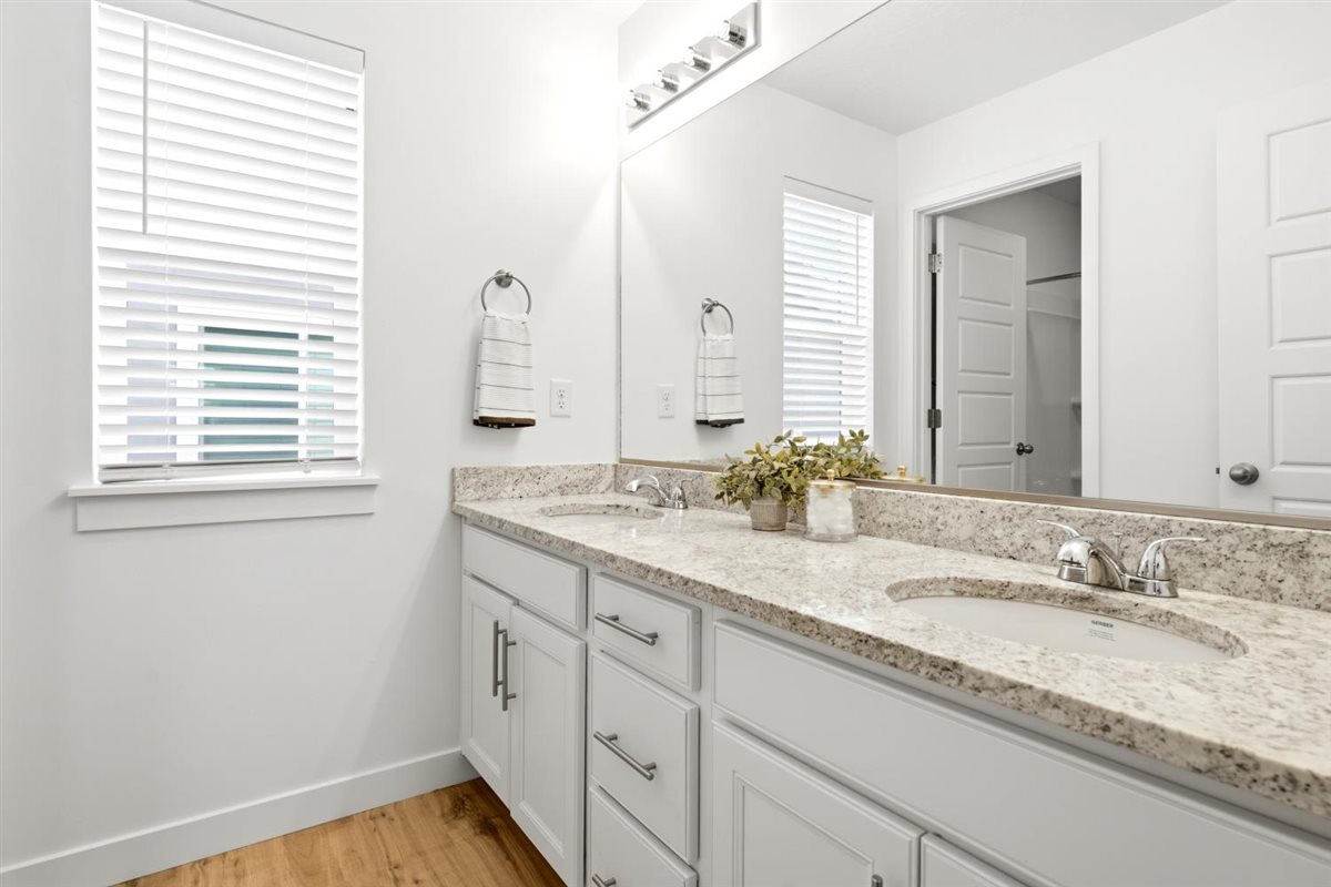 Main bath with double vanity