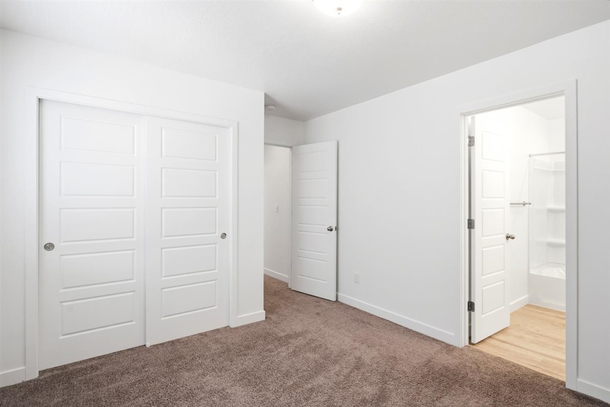 Bedroom with En Suite Bathroom