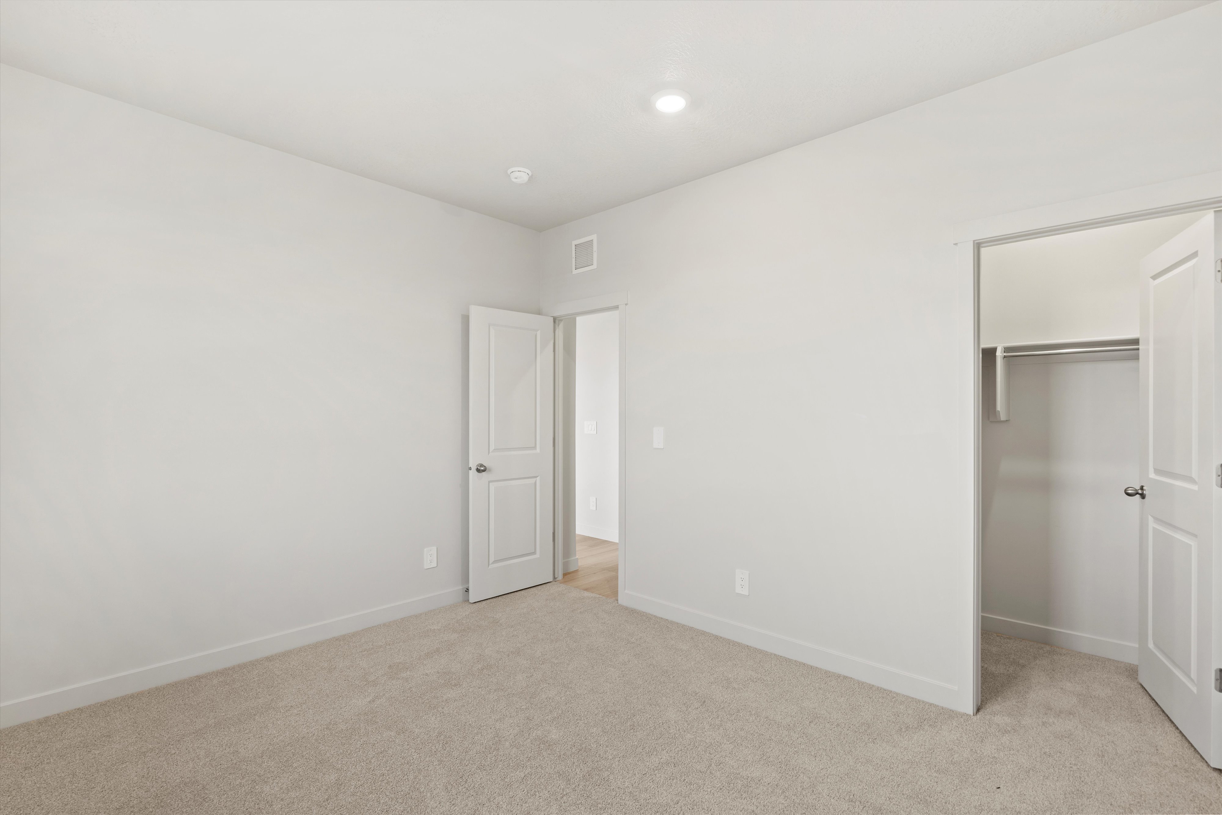 Neutral tone wall paint with coordinating carpet flooring