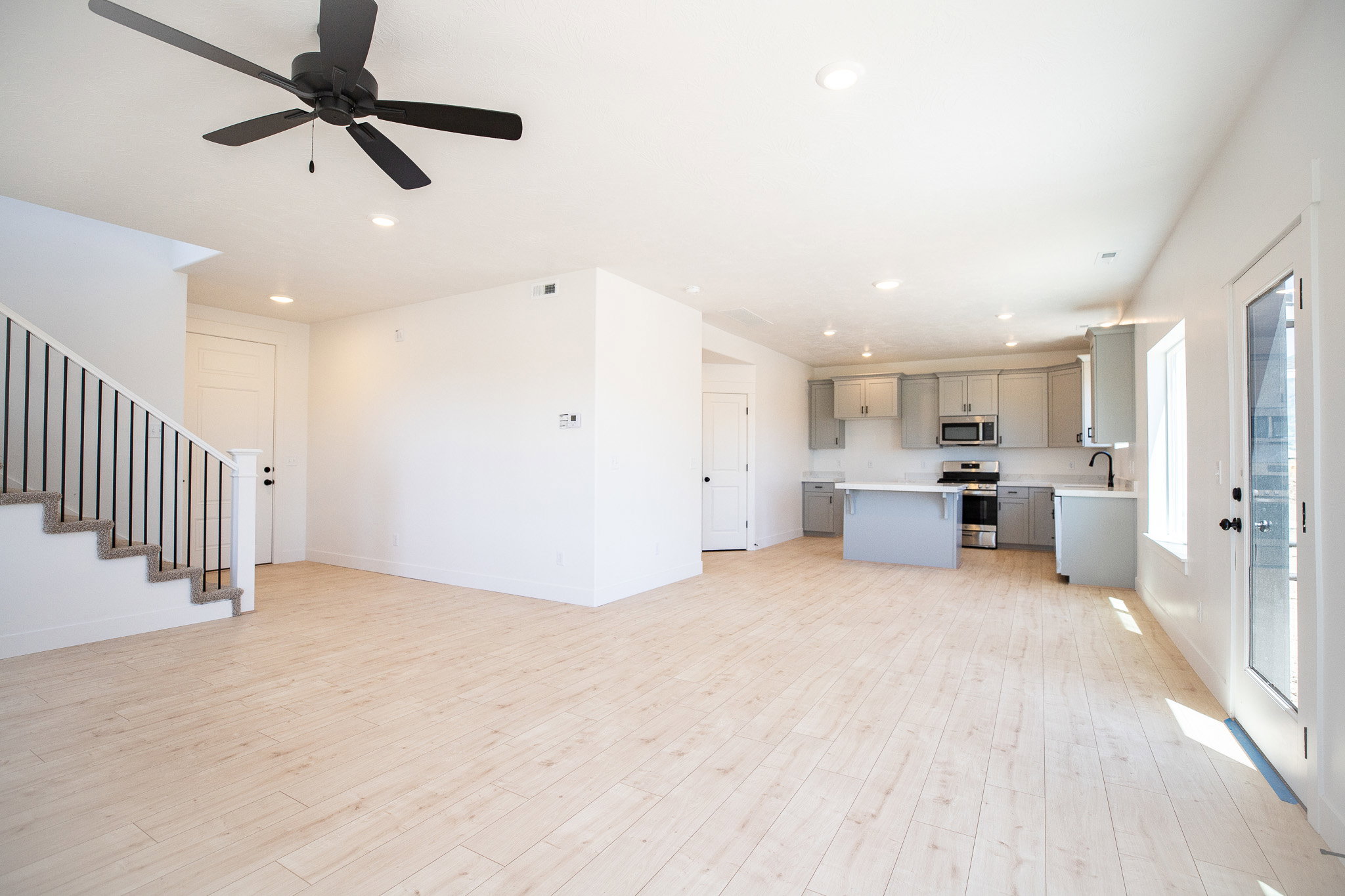 Kitchen & Dining Area