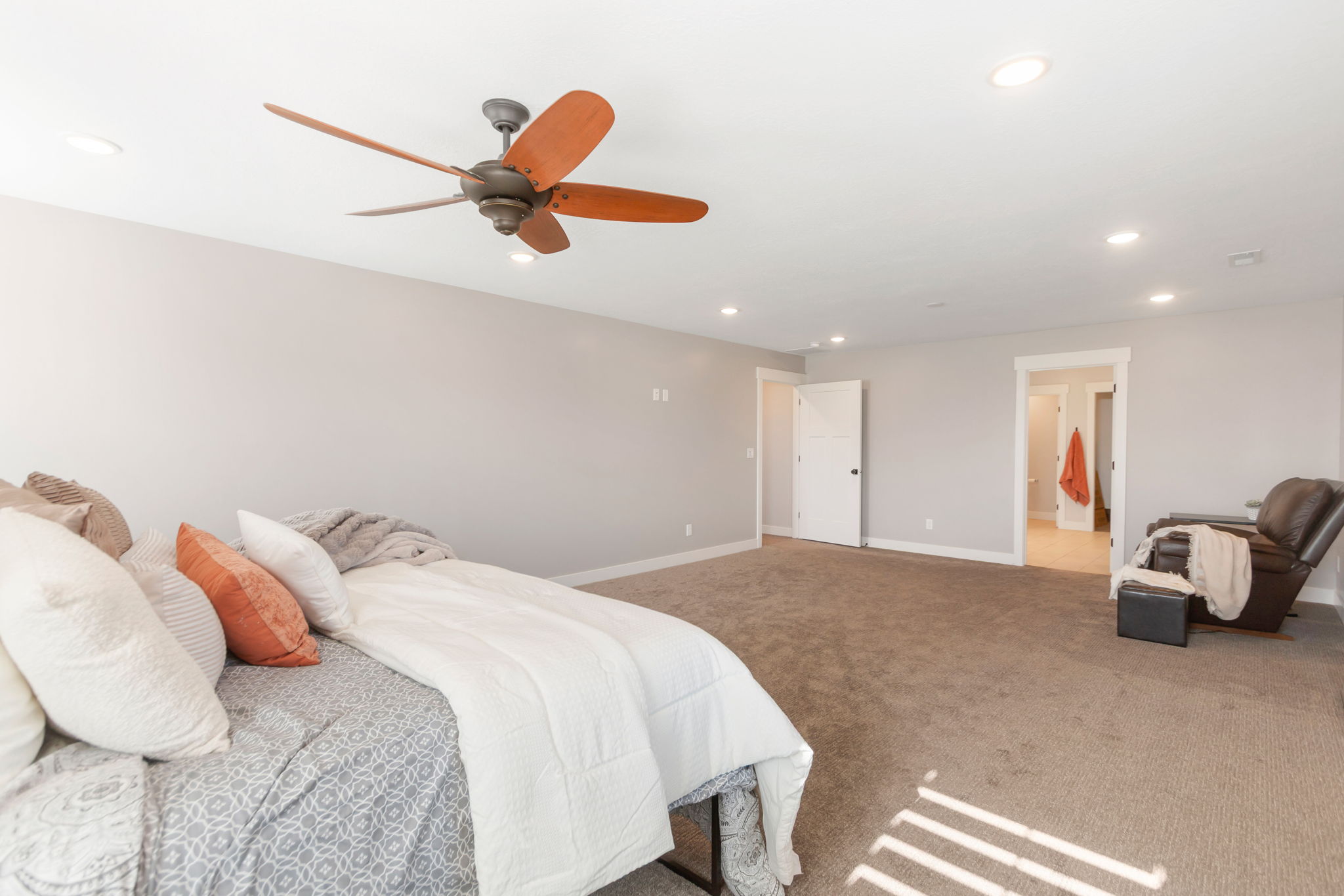 Spacious room featuring neutral carpeting and light gray wall tones