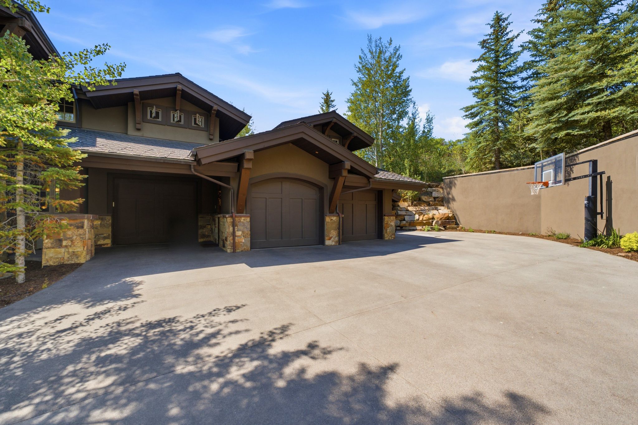 Concrete driveway offering ample parking
