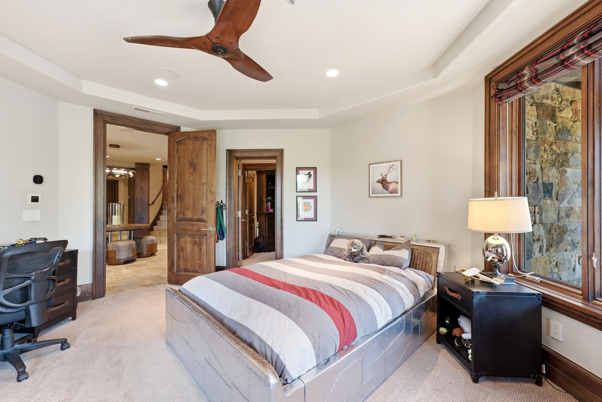 Carpeted room featuring a wood-finish ceiling fan, tray ceiling, and recessed lighting