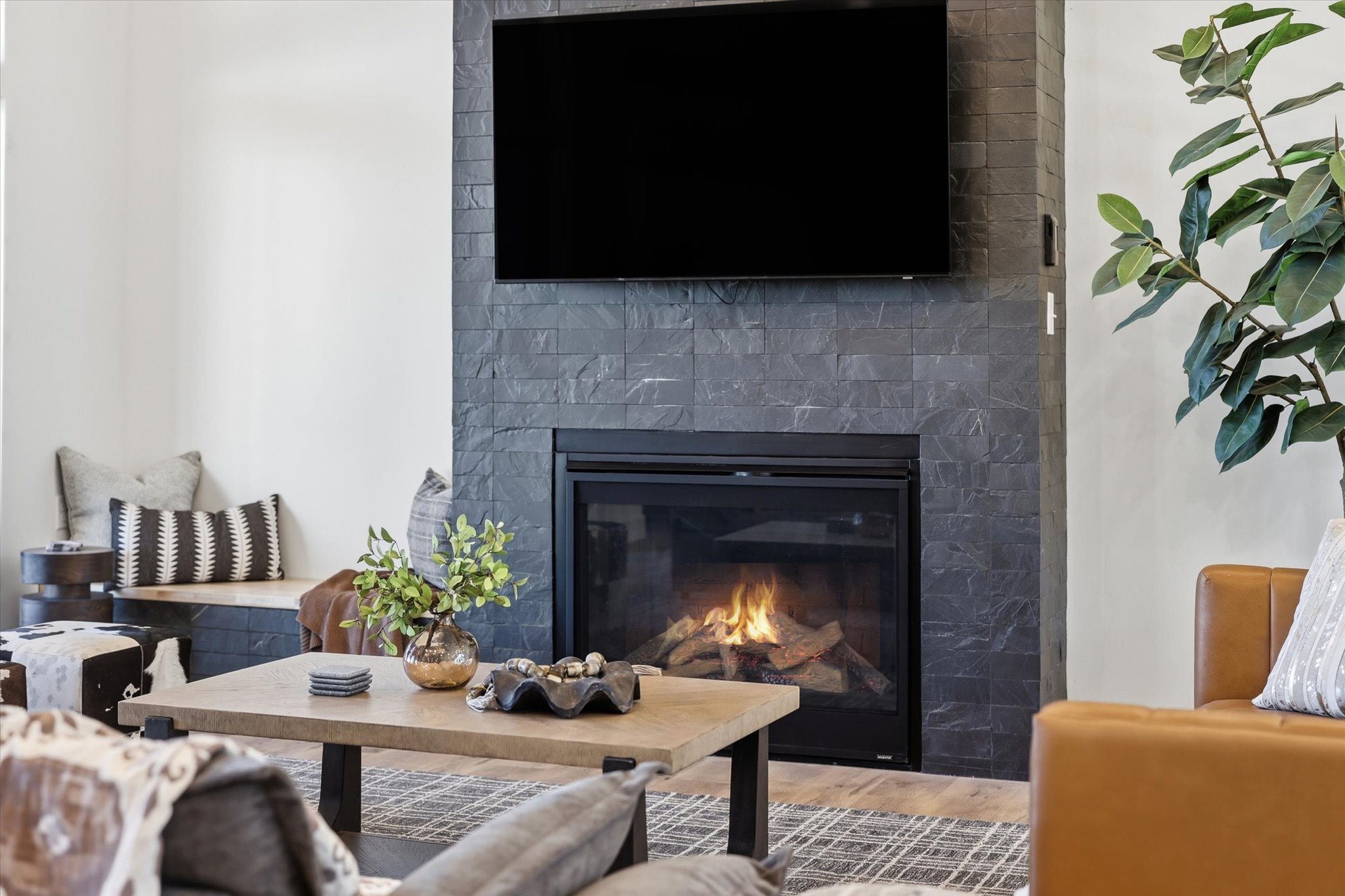 Modern fireplace featuring a black stone-finish surround and hearth