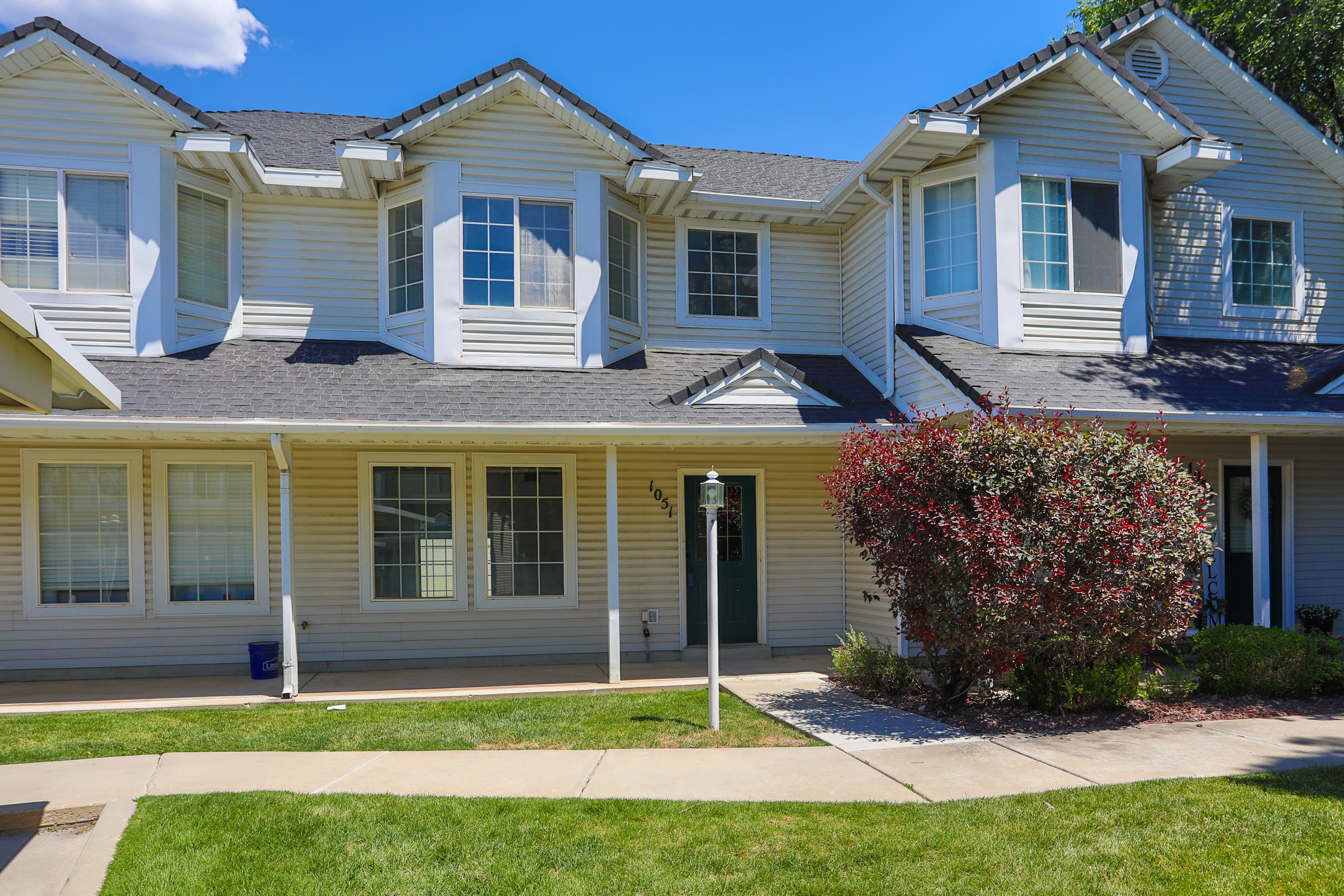 1051 E SARA LN Ogden UT 84404
