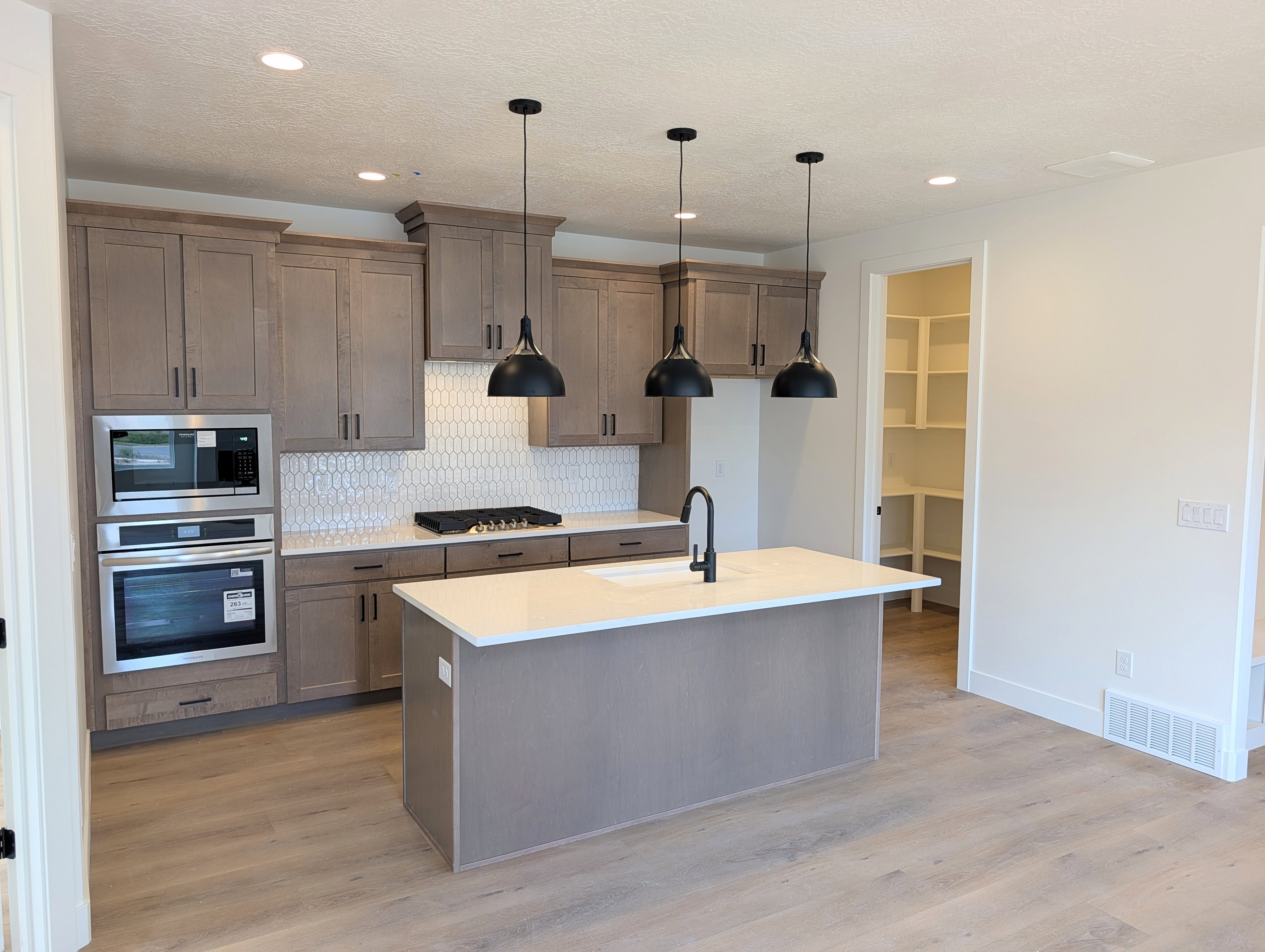 *Interior finished photos are from previously built homes of the same floor plan for example purposes. Upgrades and finishes vary.*