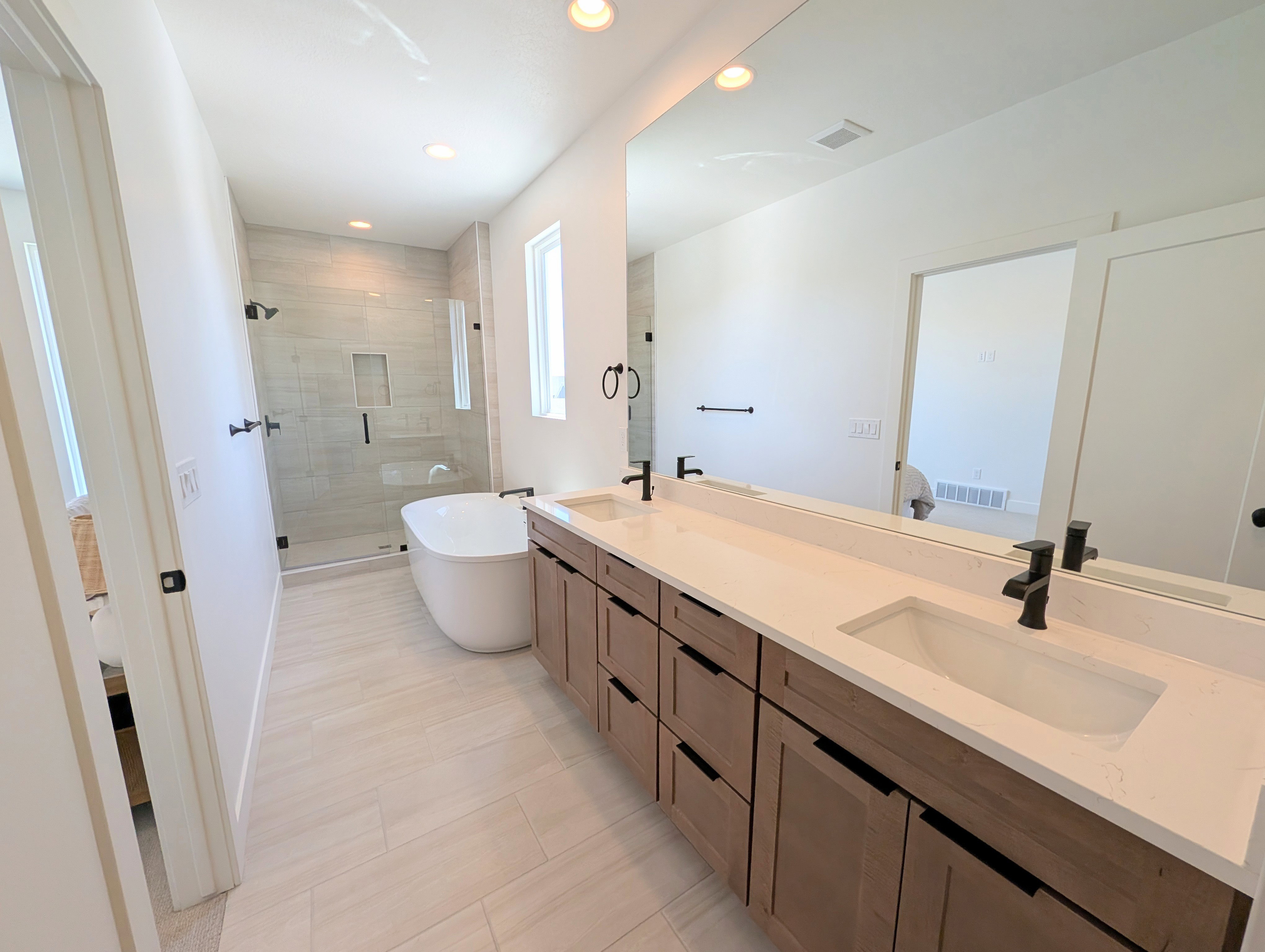 *Interior finished photos are from previously built homes of the same floor plan for example purposes. Upgrades and finishes vary.*