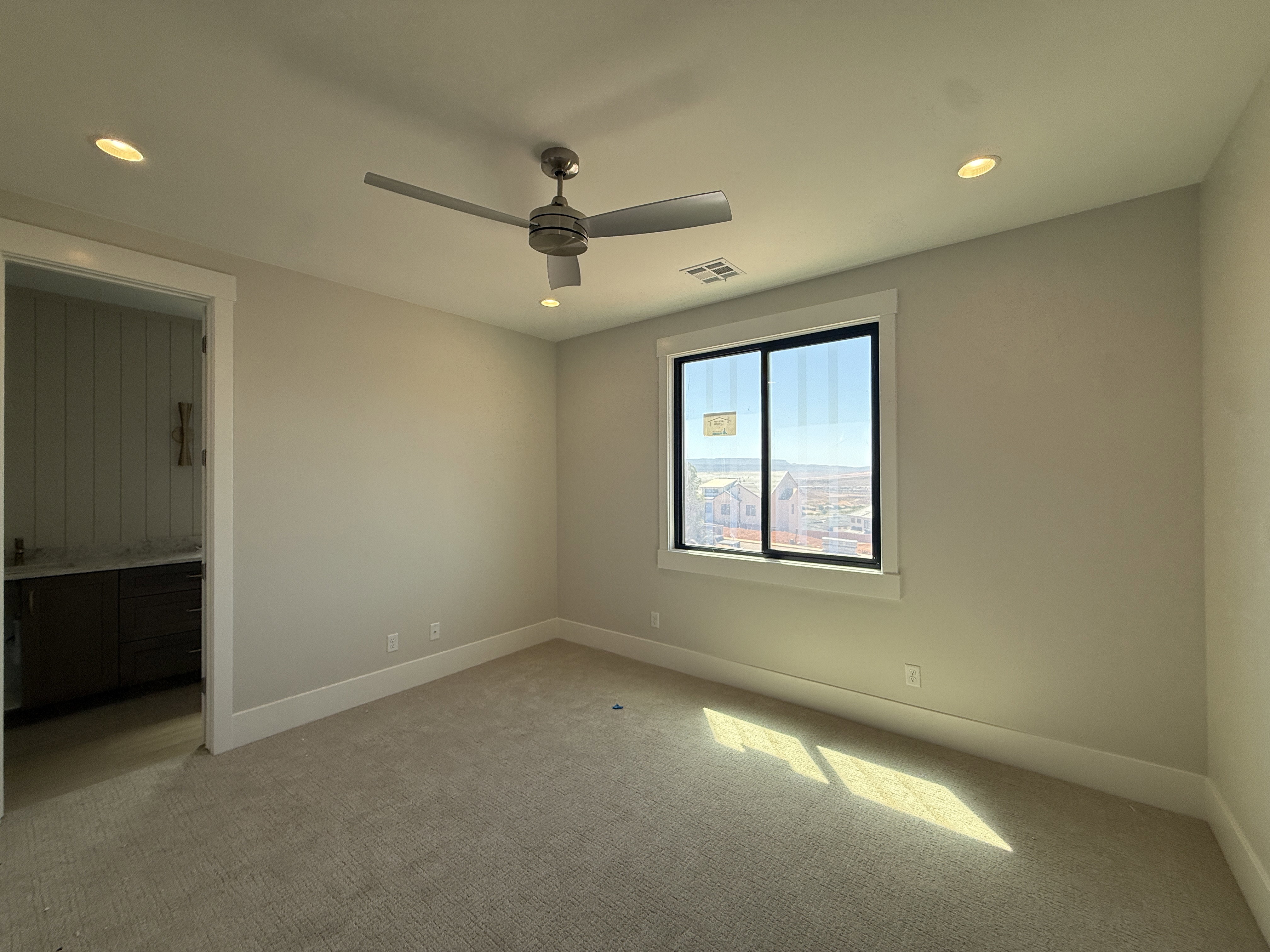 Spacious room featuring carpet flooring, recessed lighting, and a modern ceiling fan