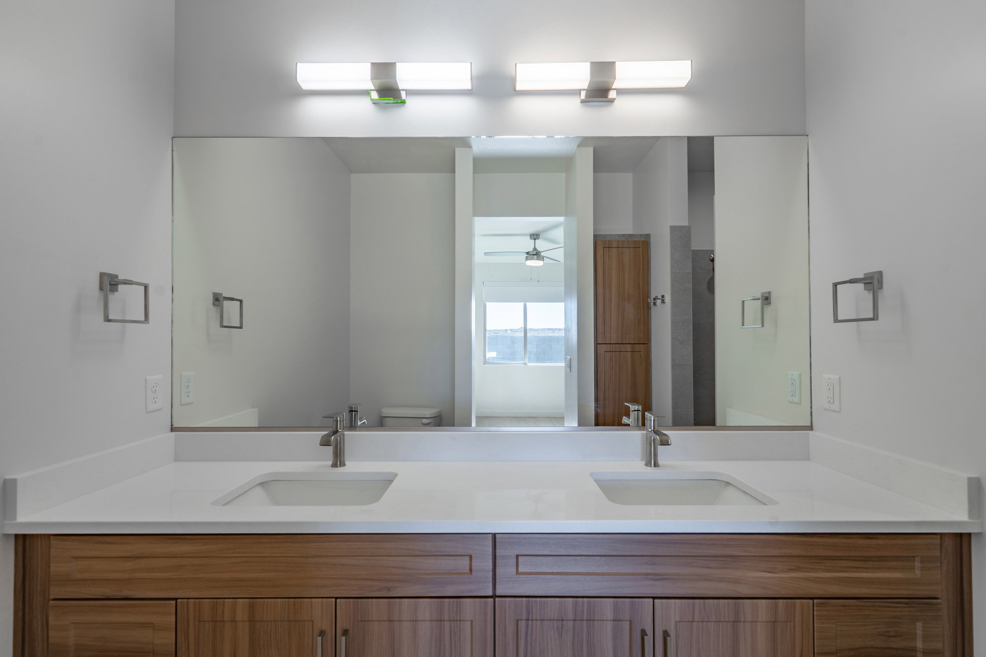 Full bathroom featuring double vanity and a ceiling fan