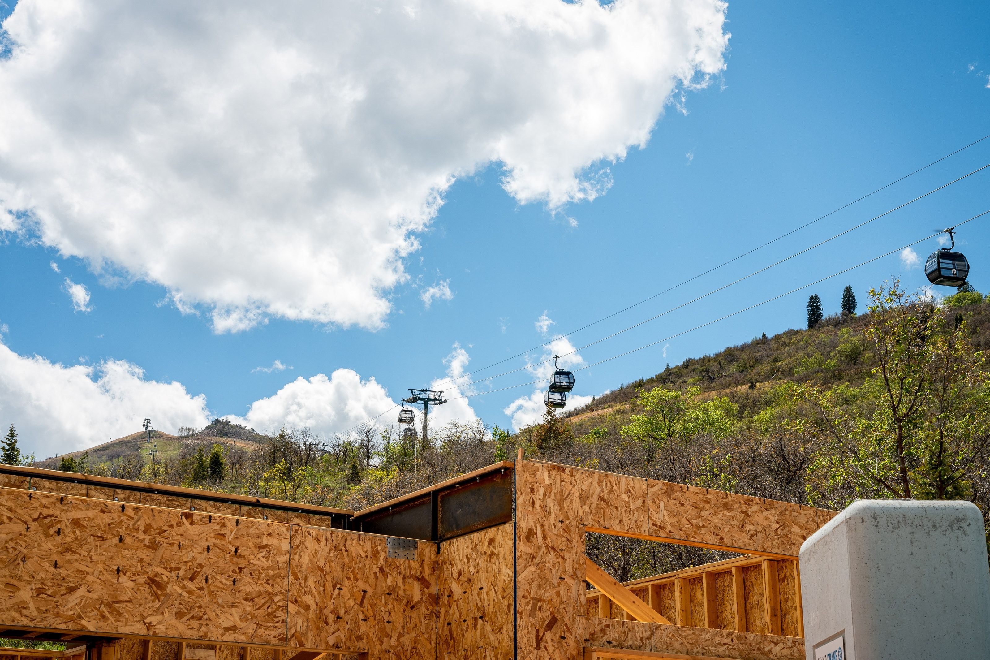New construction framing with oriented strand board and dimensional lumber