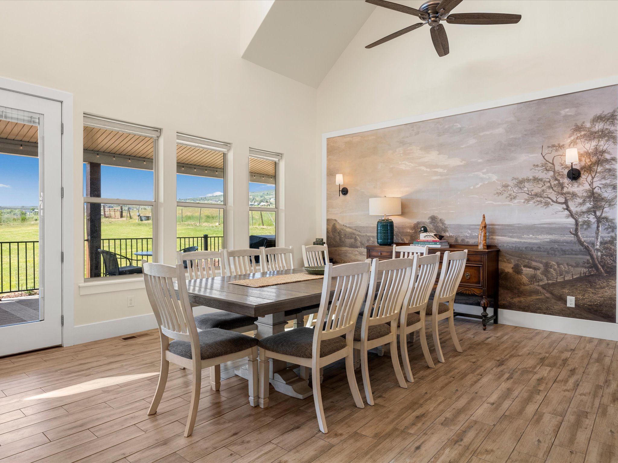 Vaulted ceiling with a ceiling fan