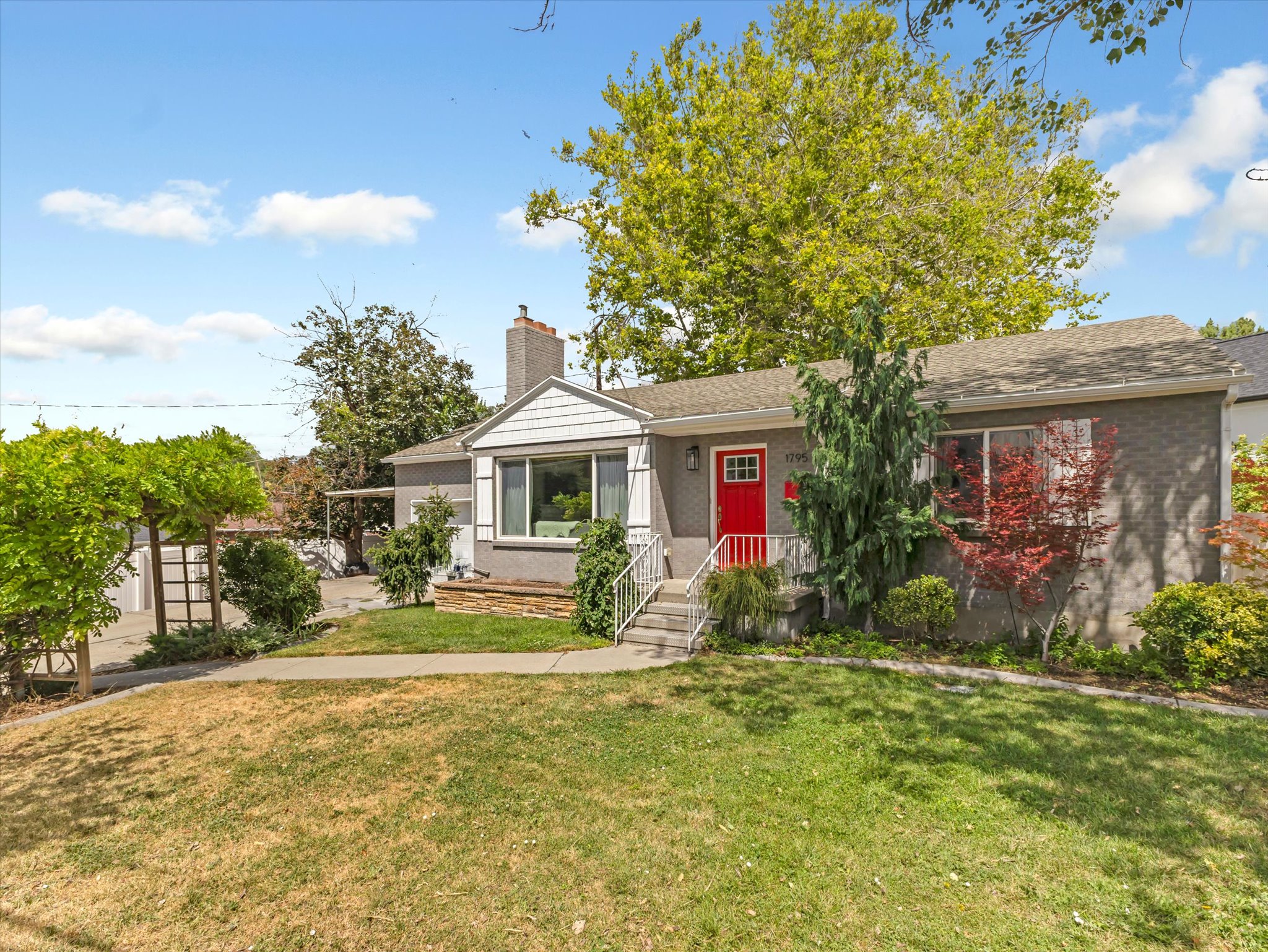 Beautiful Rambler nestled in a desired Holladay neighborhood