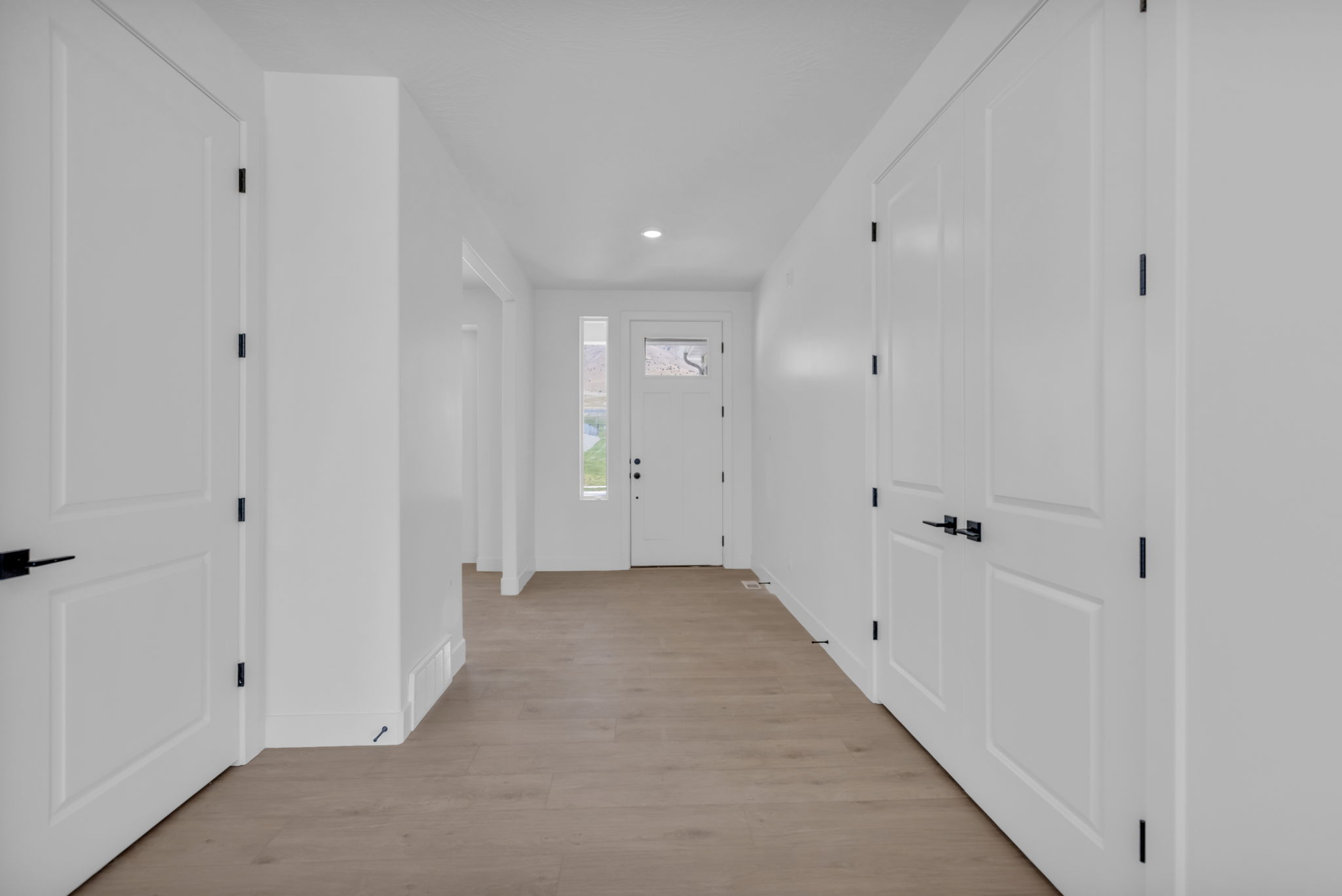 Spacious entryway featuring 8' tall front door with transom window and sidelight.