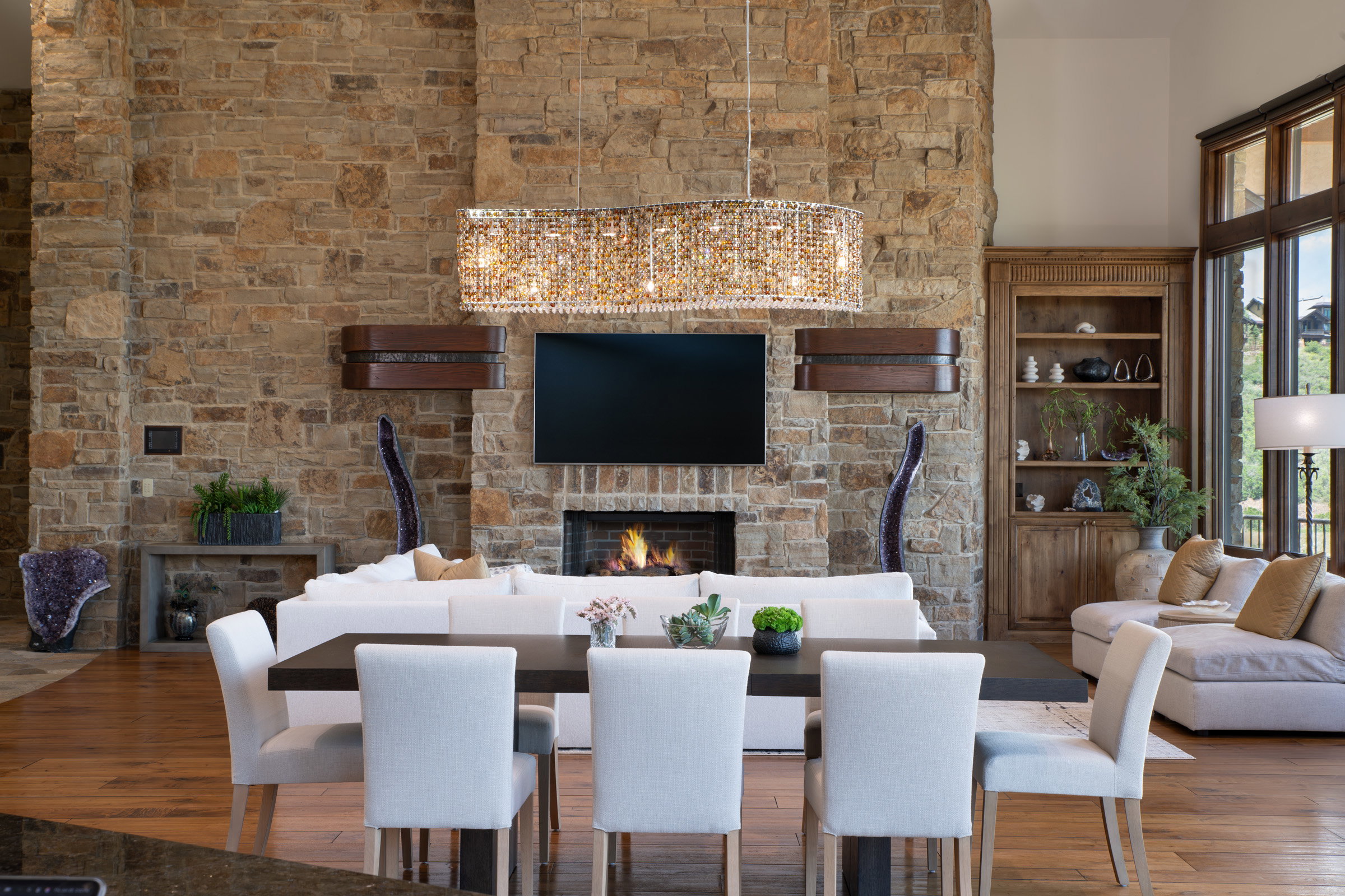 Stone-clad wall with an integrated fireplace and television alcove