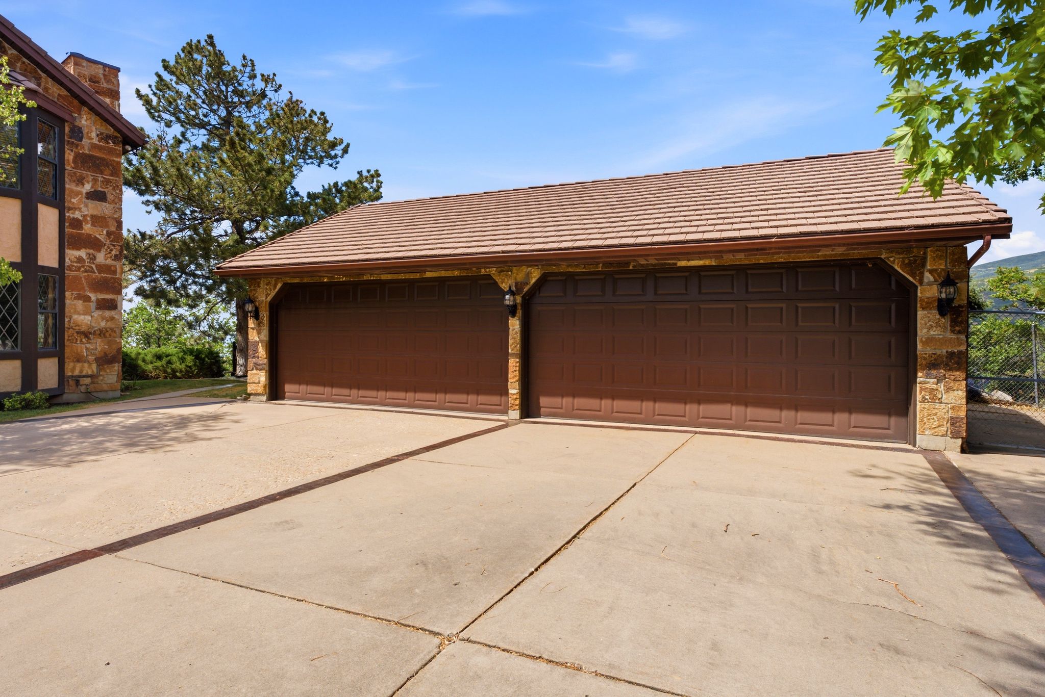 4-car garage